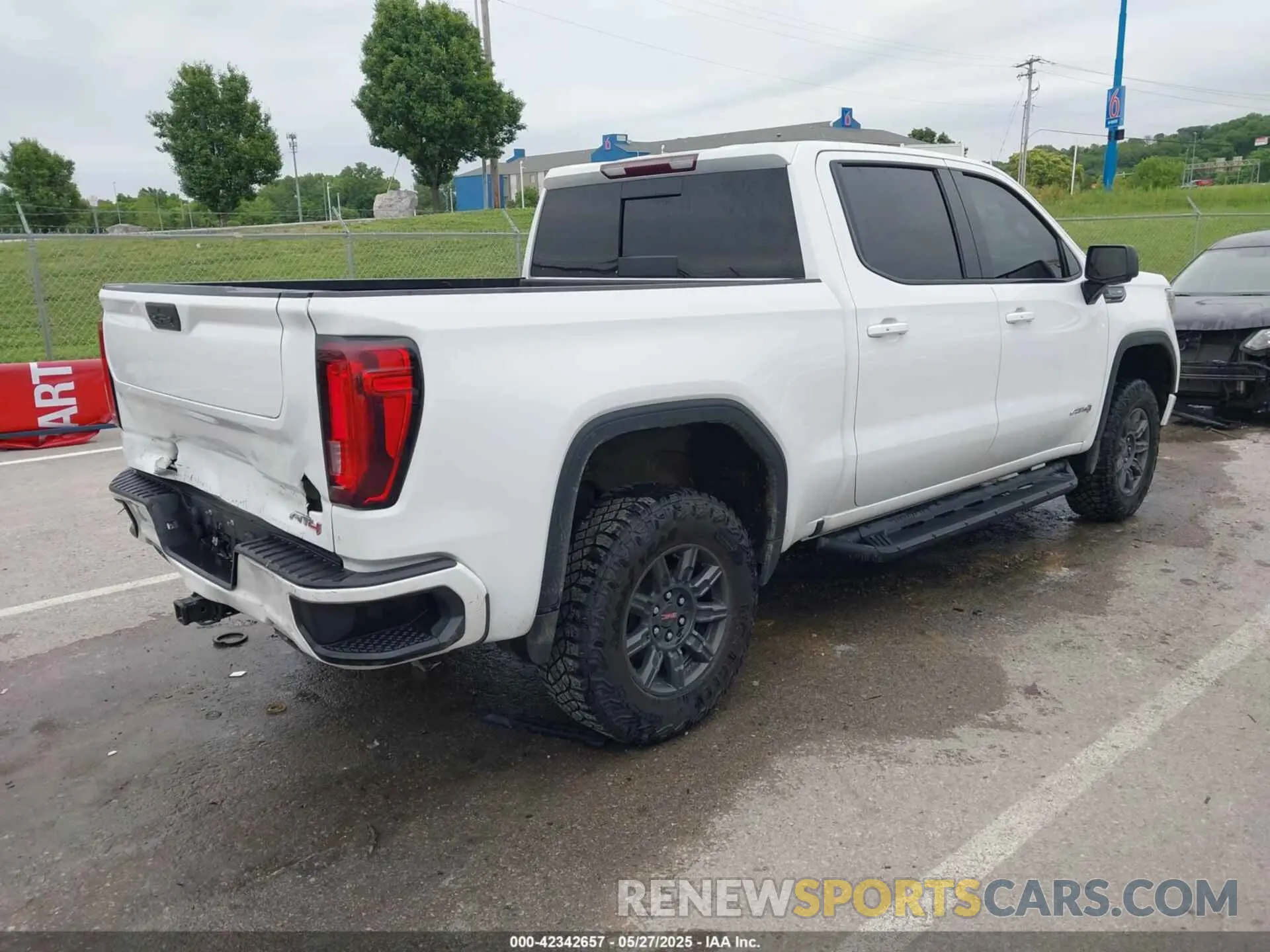 4 Photograph of a damaged car 3GTP9EED4MG390227 GMC SIERRA 1500 2021