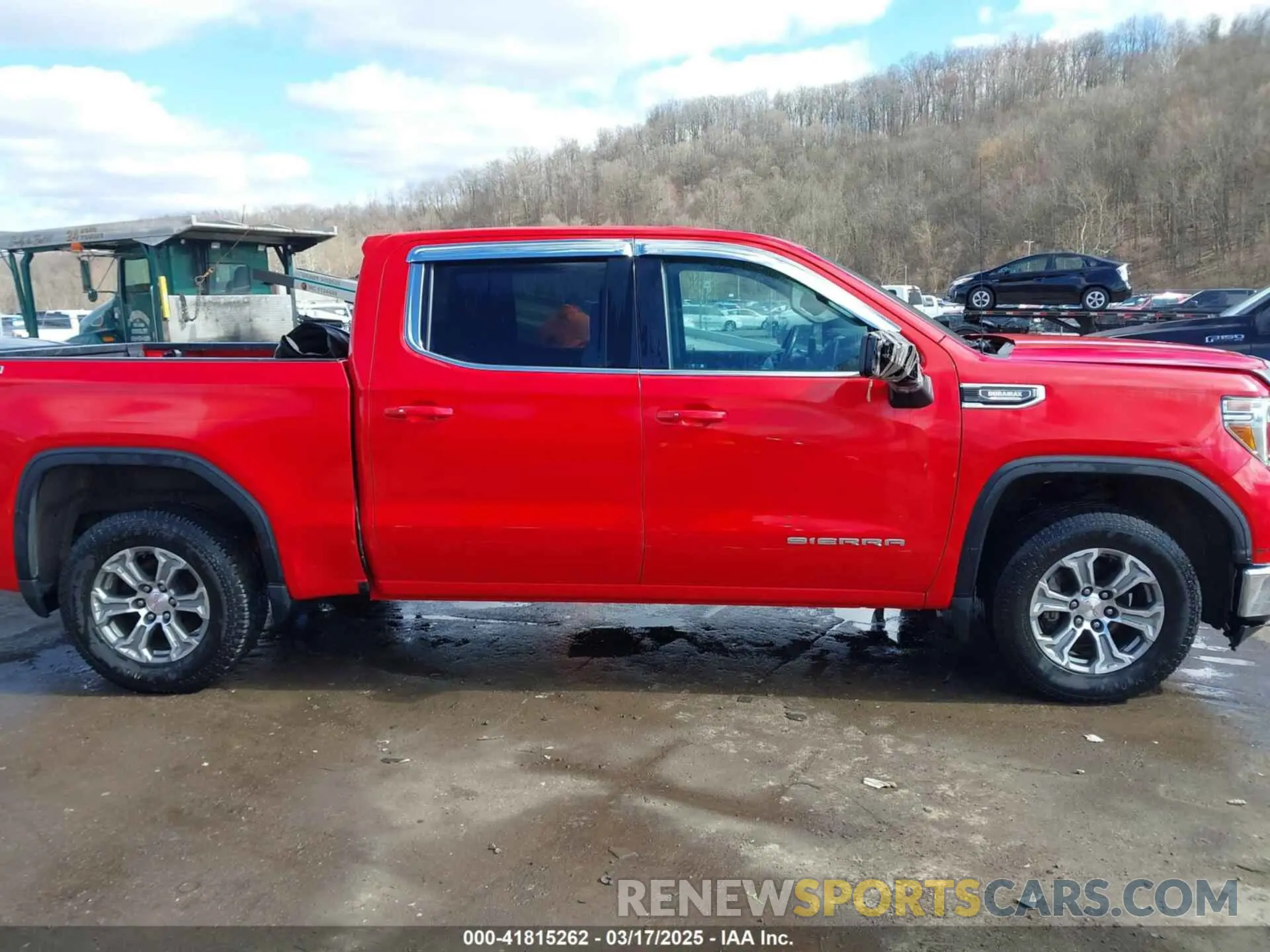 13 Photograph of a damaged car 3GTU9BET6MG268316 GMC SIERRA 1500 2021