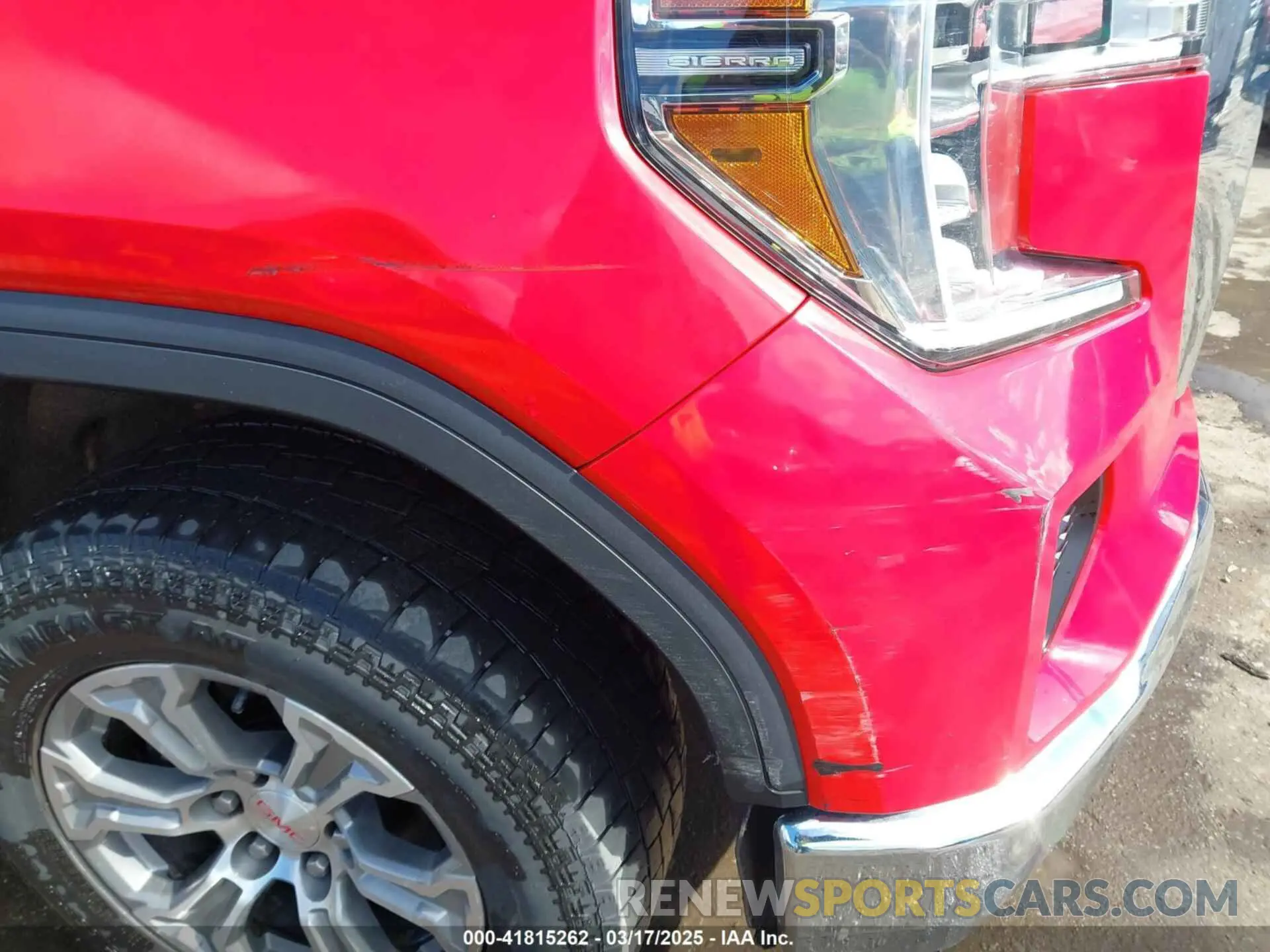 17 Photograph of a damaged car 3GTU9BET6MG268316 GMC SIERRA 1500 2021