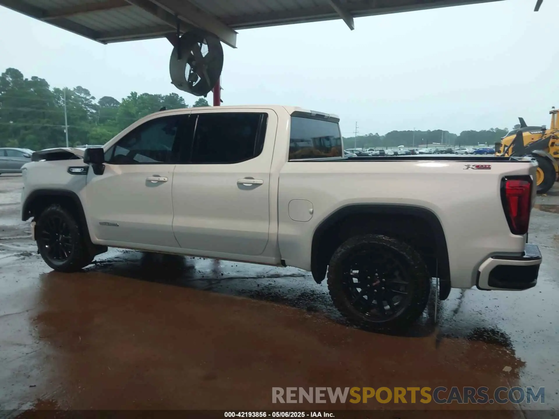 14 Photograph of a damaged car 3GTU9CET6MG435764 GMC SIERRA 1500 2021