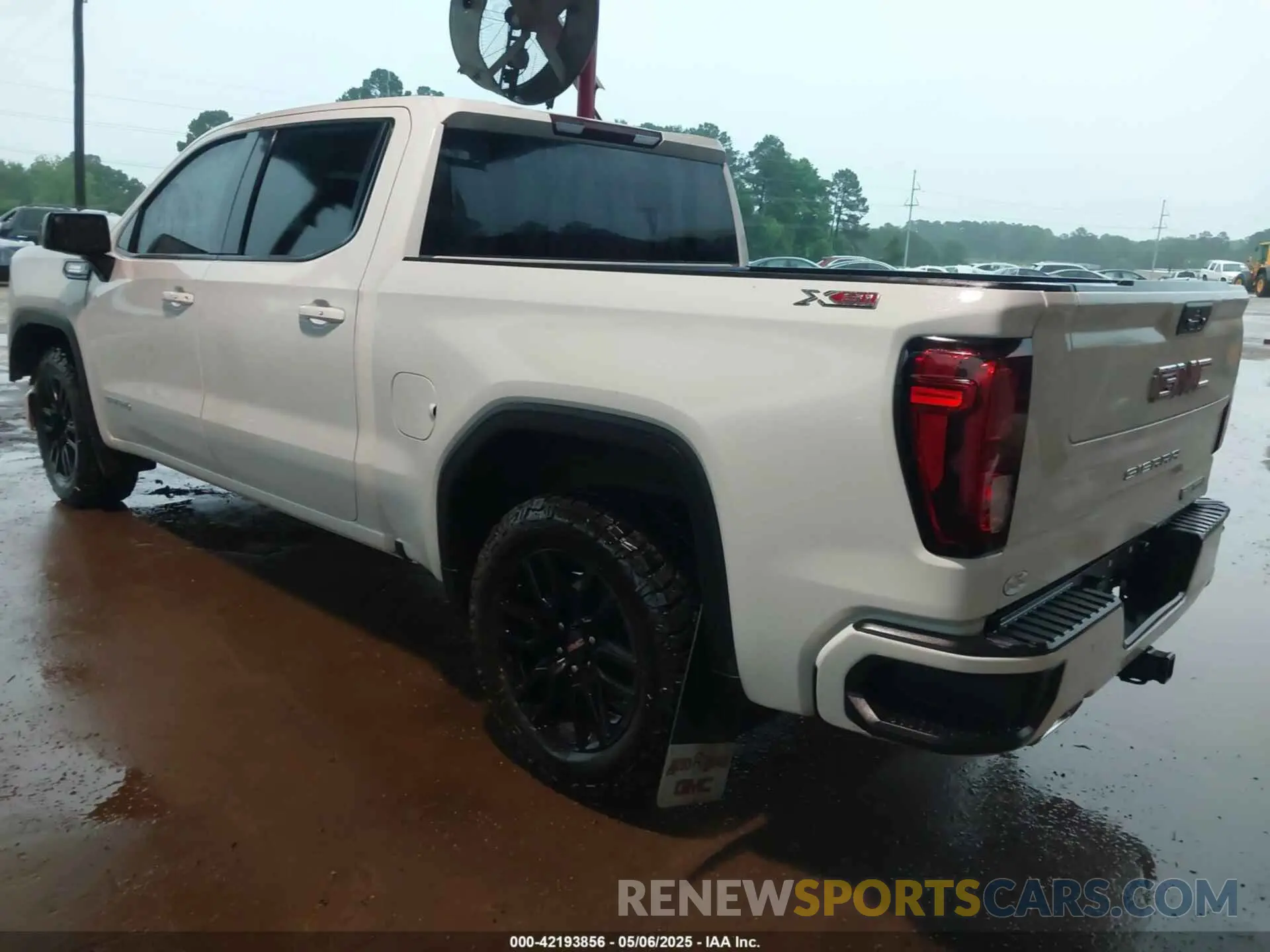 3 Photograph of a damaged car 3GTU9CET6MG435764 GMC SIERRA 1500 2021