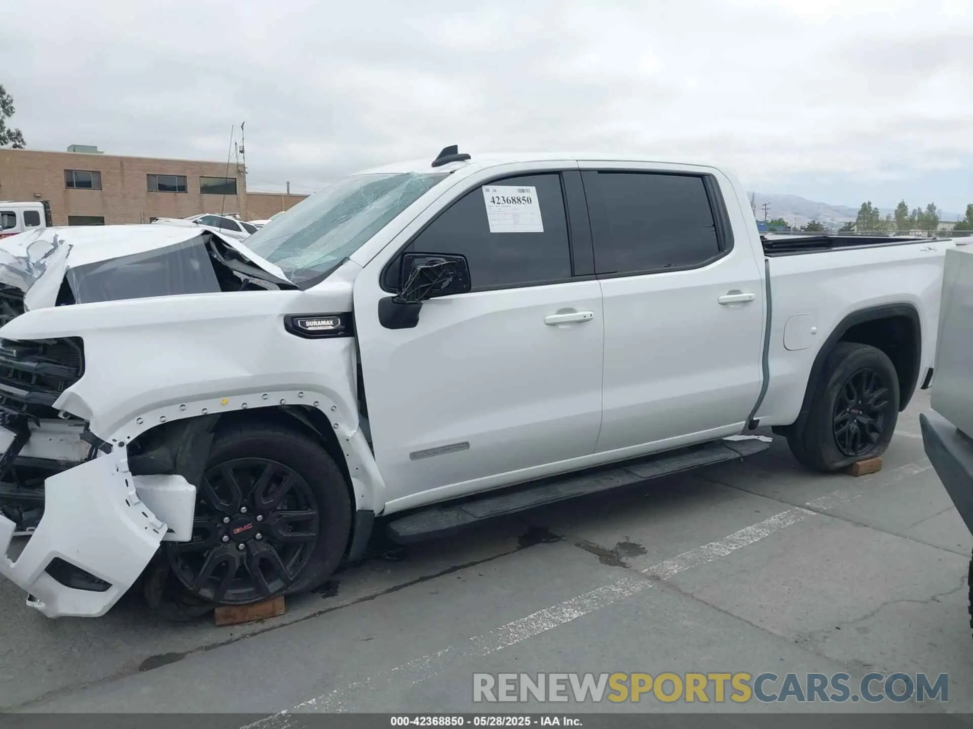 14 Photograph of a damaged car 3GTU9CETXMG375164 GMC SIERRA 1500 2021