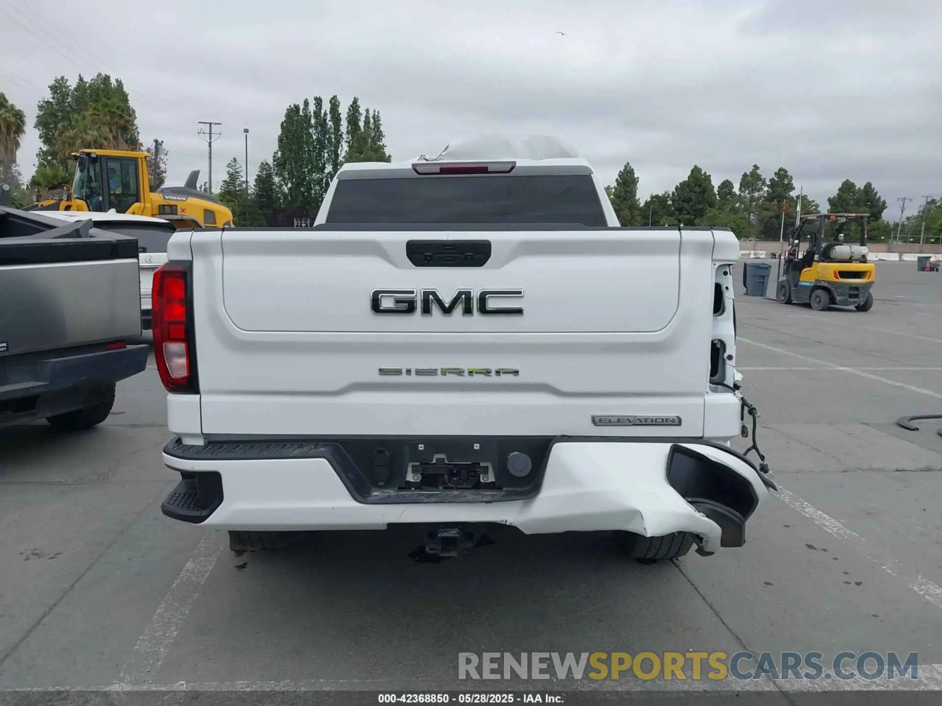 16 Photograph of a damaged car 3GTU9CETXMG375164 GMC SIERRA 1500 2021