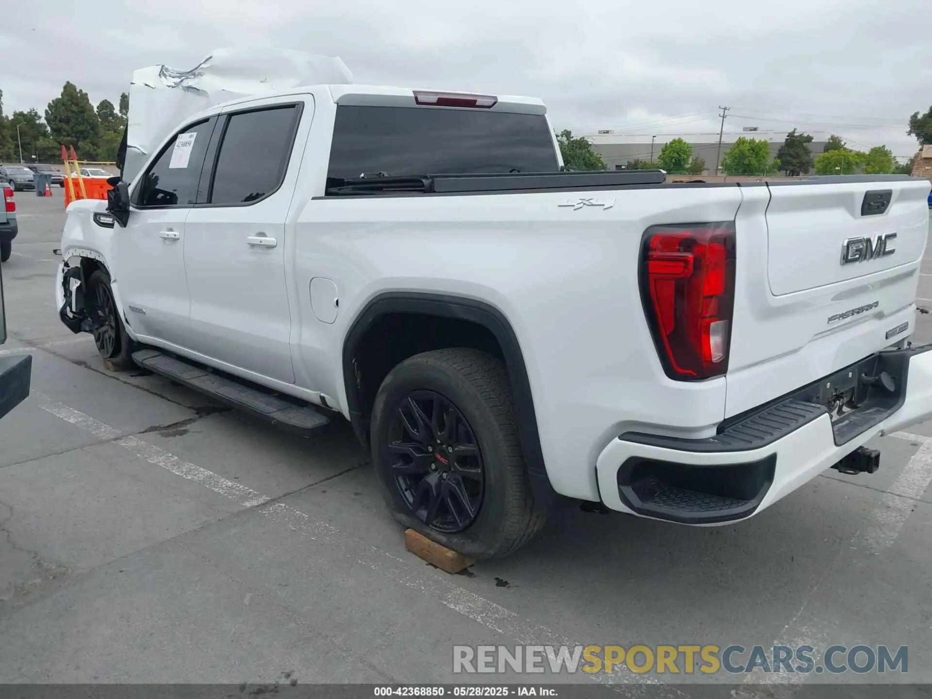 3 Photograph of a damaged car 3GTU9CETXMG375164 GMC SIERRA 1500 2021