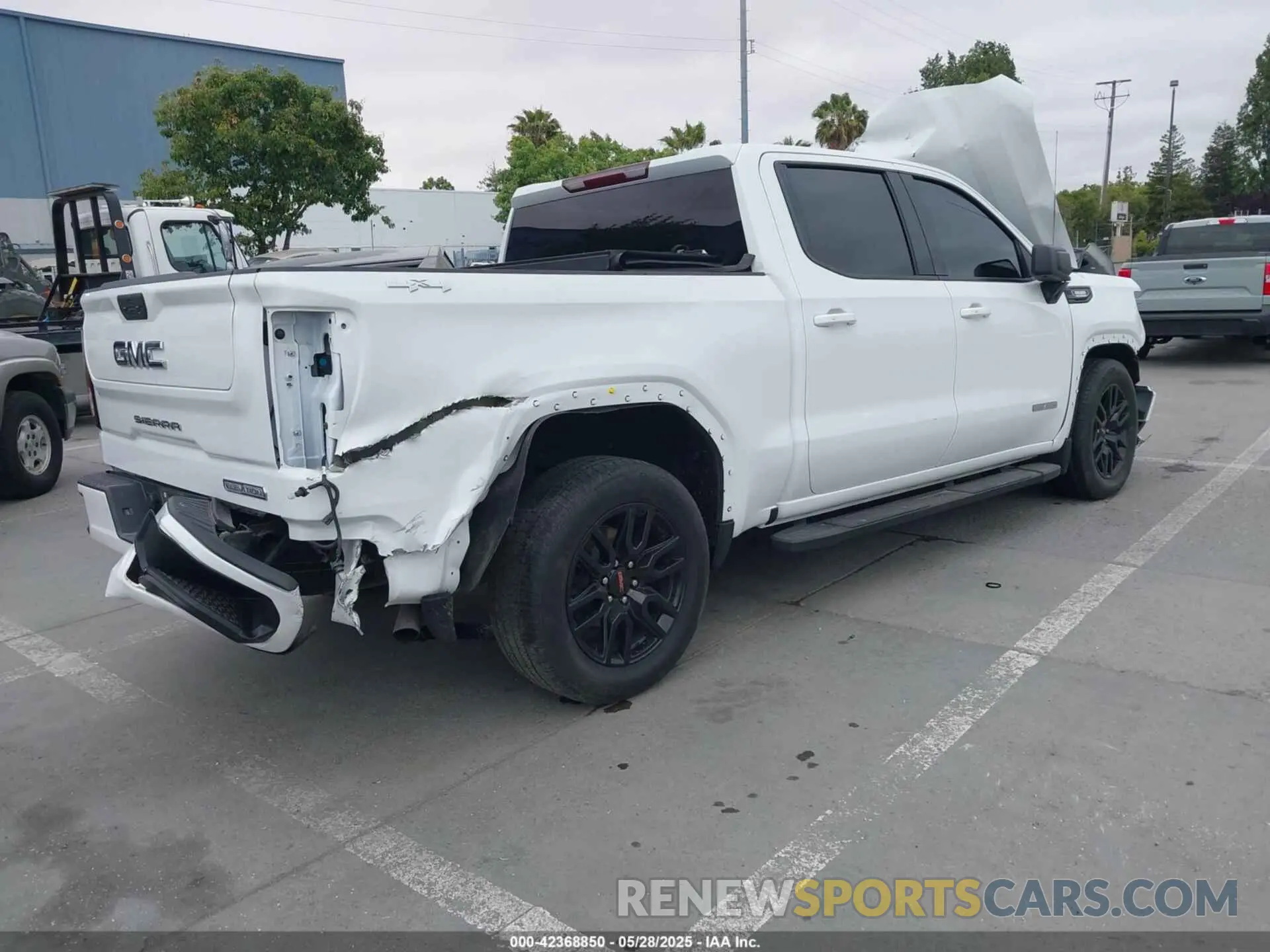 4 Photograph of a damaged car 3GTU9CETXMG375164 GMC SIERRA 1500 2021