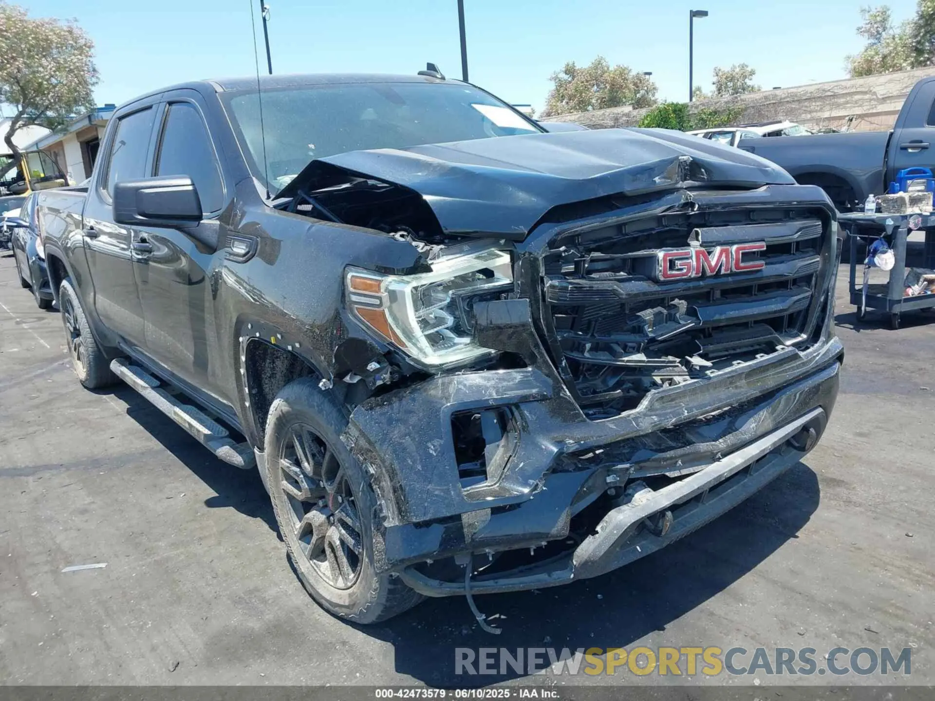 1 Photograph of a damaged car 3GTU9CETXMG376539 GMC SIERRA 1500 2021