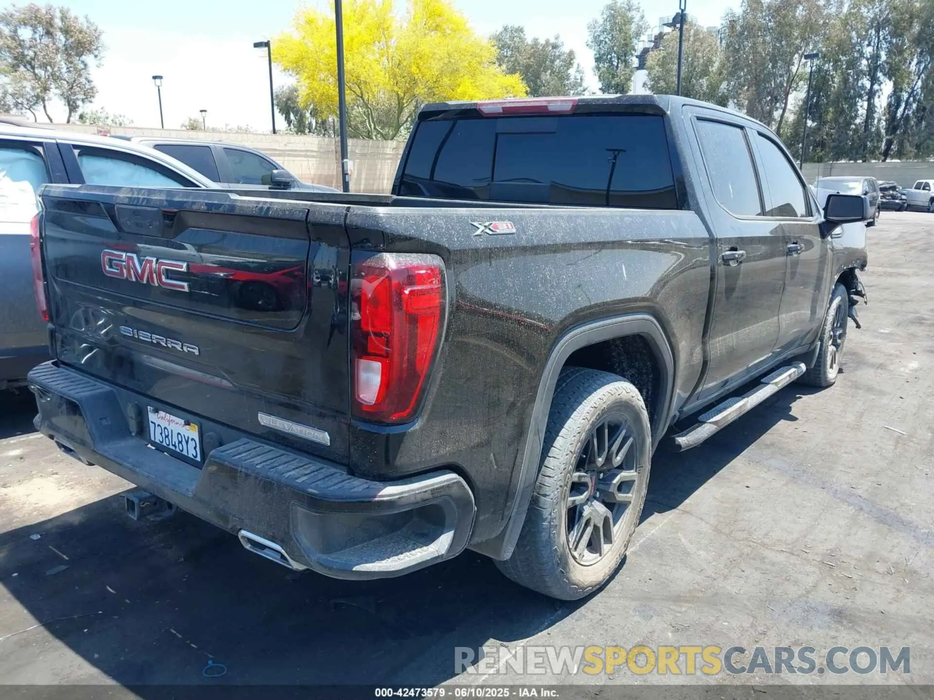 4 Photograph of a damaged car 3GTU9CETXMG376539 GMC SIERRA 1500 2021