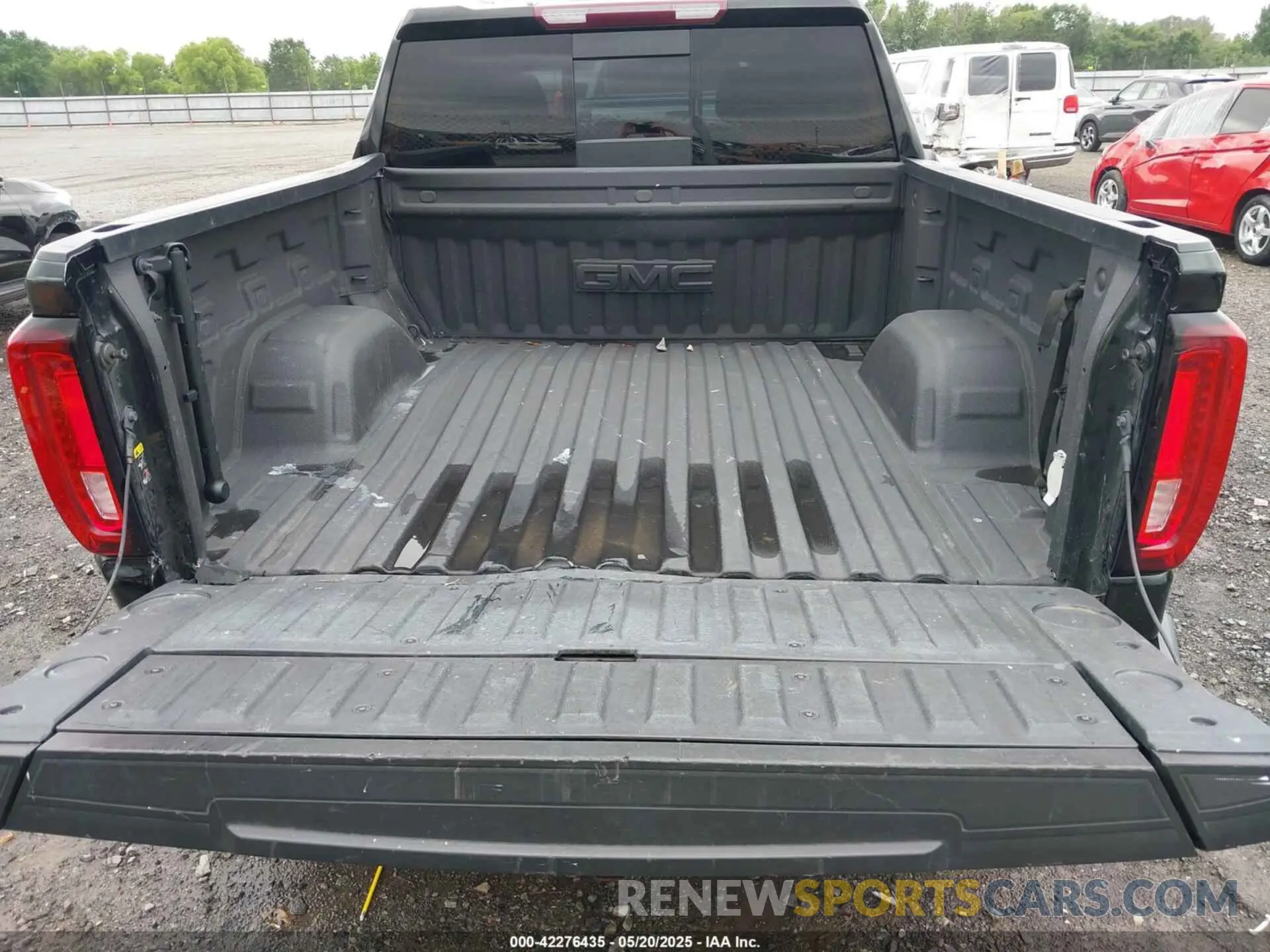 17 Photograph of a damaged car 3GTU9DED4MG474819 GMC SIERRA 1500 2021