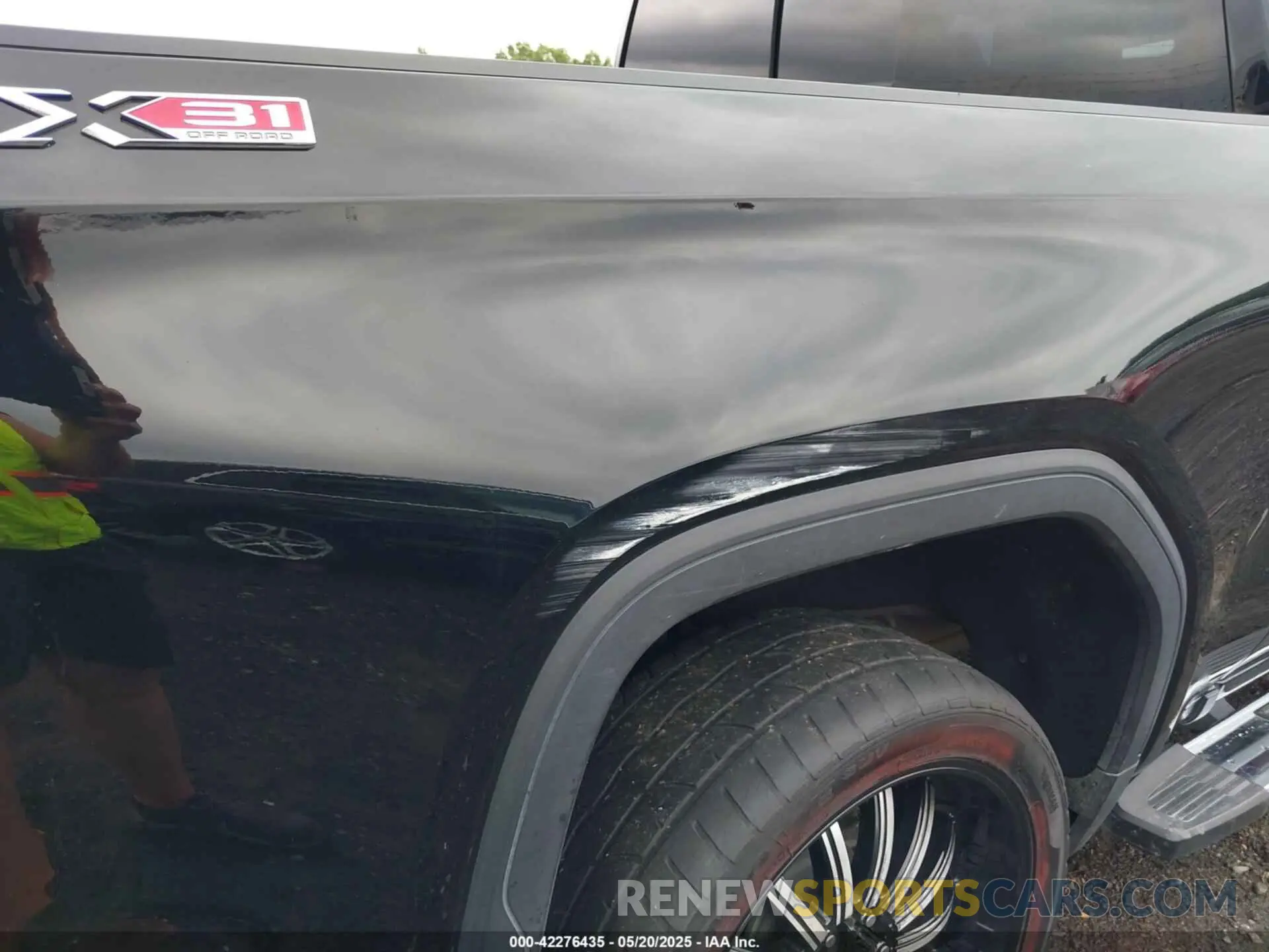 19 Photograph of a damaged car 3GTU9DED4MG474819 GMC SIERRA 1500 2021