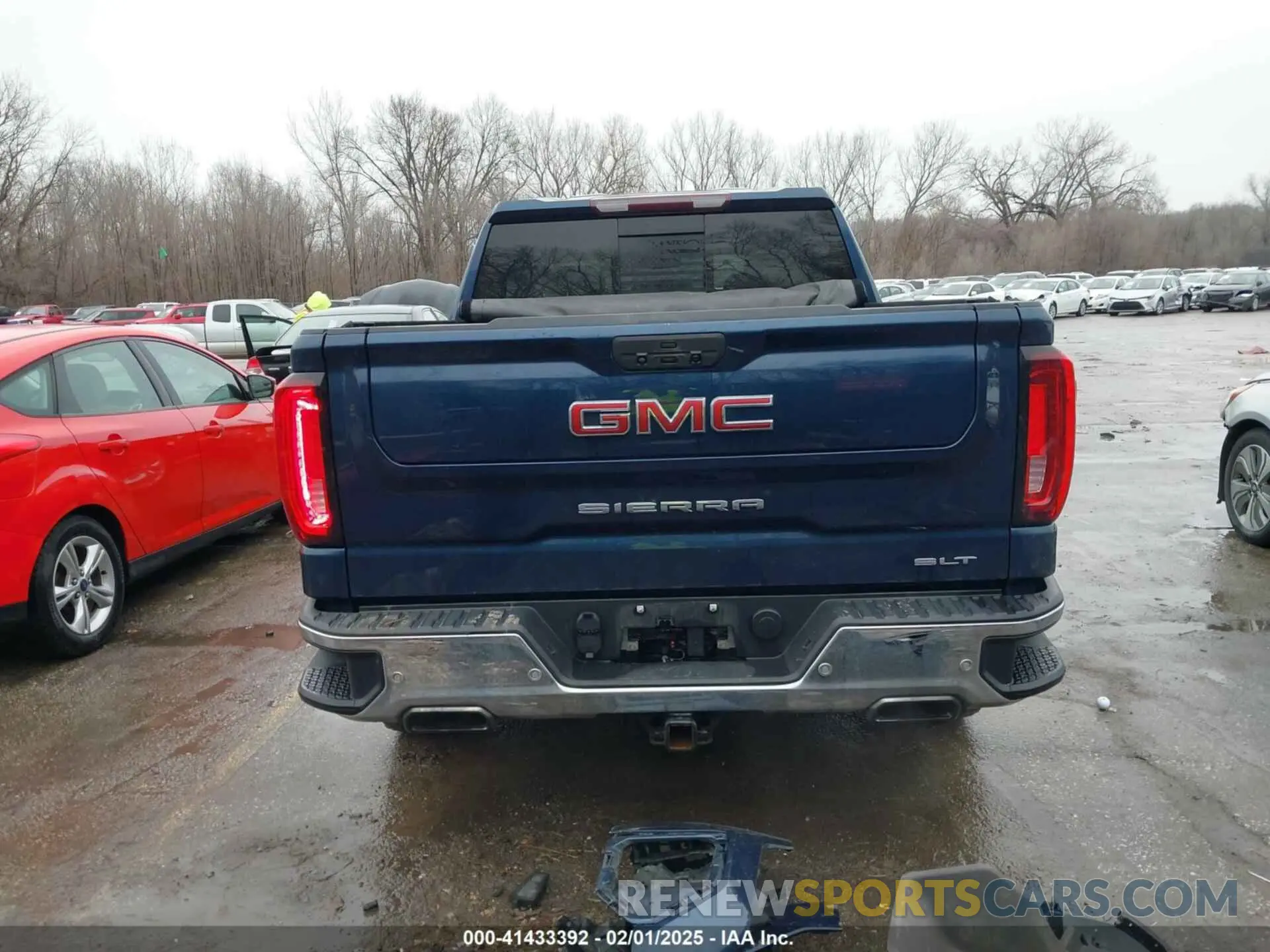 17 Photograph of a damaged car 3GTU9DEL0MG262362 GMC SIERRA 1500 2021