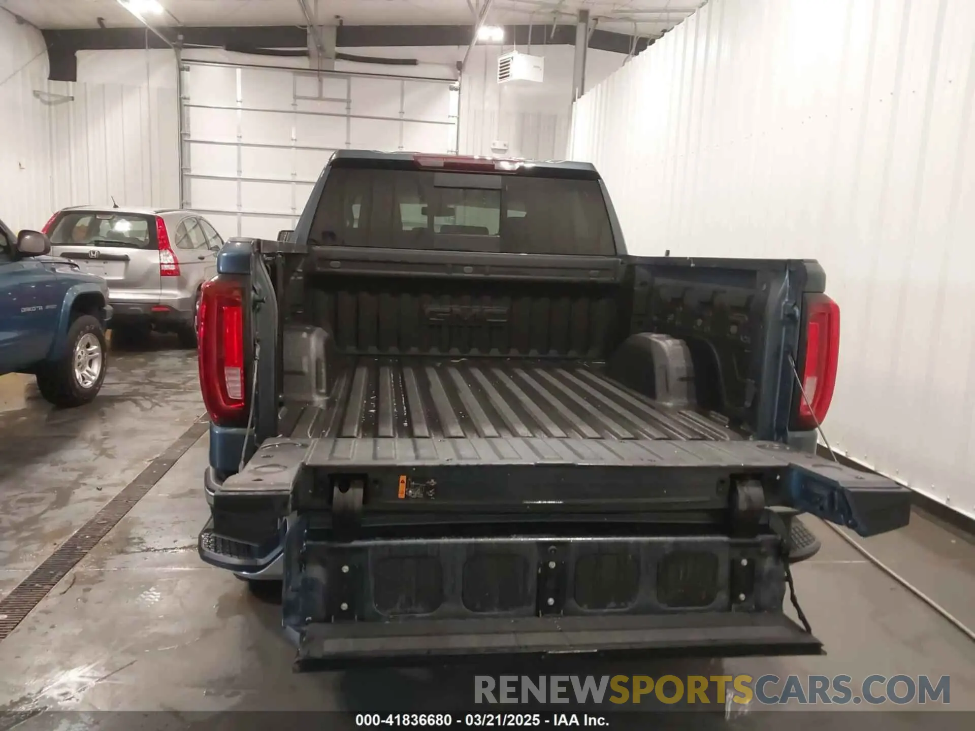 17 Photograph of a damaged car 3GTU9DEL5MG183415 GMC SIERRA 1500 2021