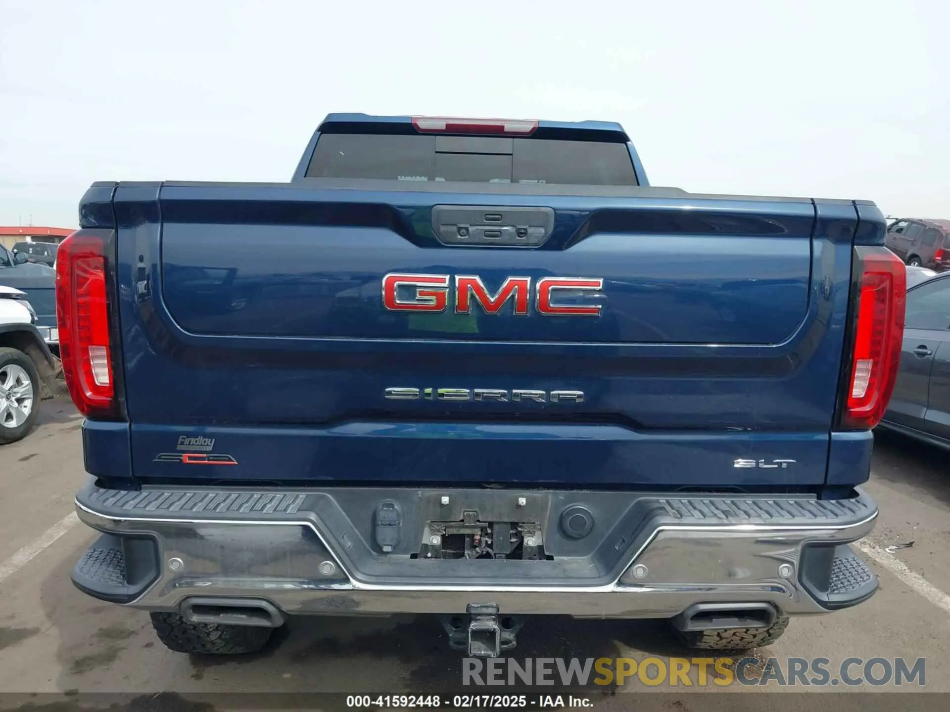 17 Photograph of a damaged car 3GTU9DET3MG159033 GMC SIERRA 1500 2021