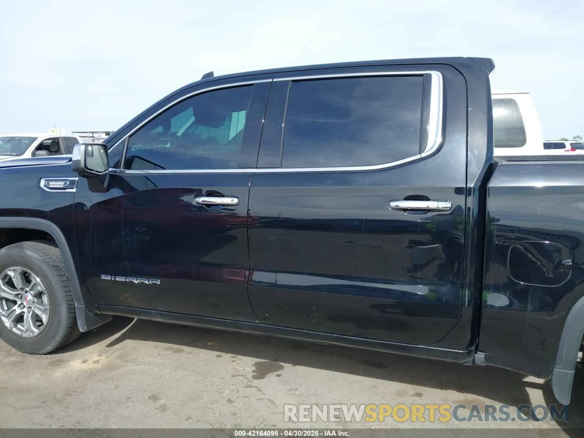 14 Photograph of a damaged car 3GTU9DET7MG420888 GMC SIERRA 1500 2021