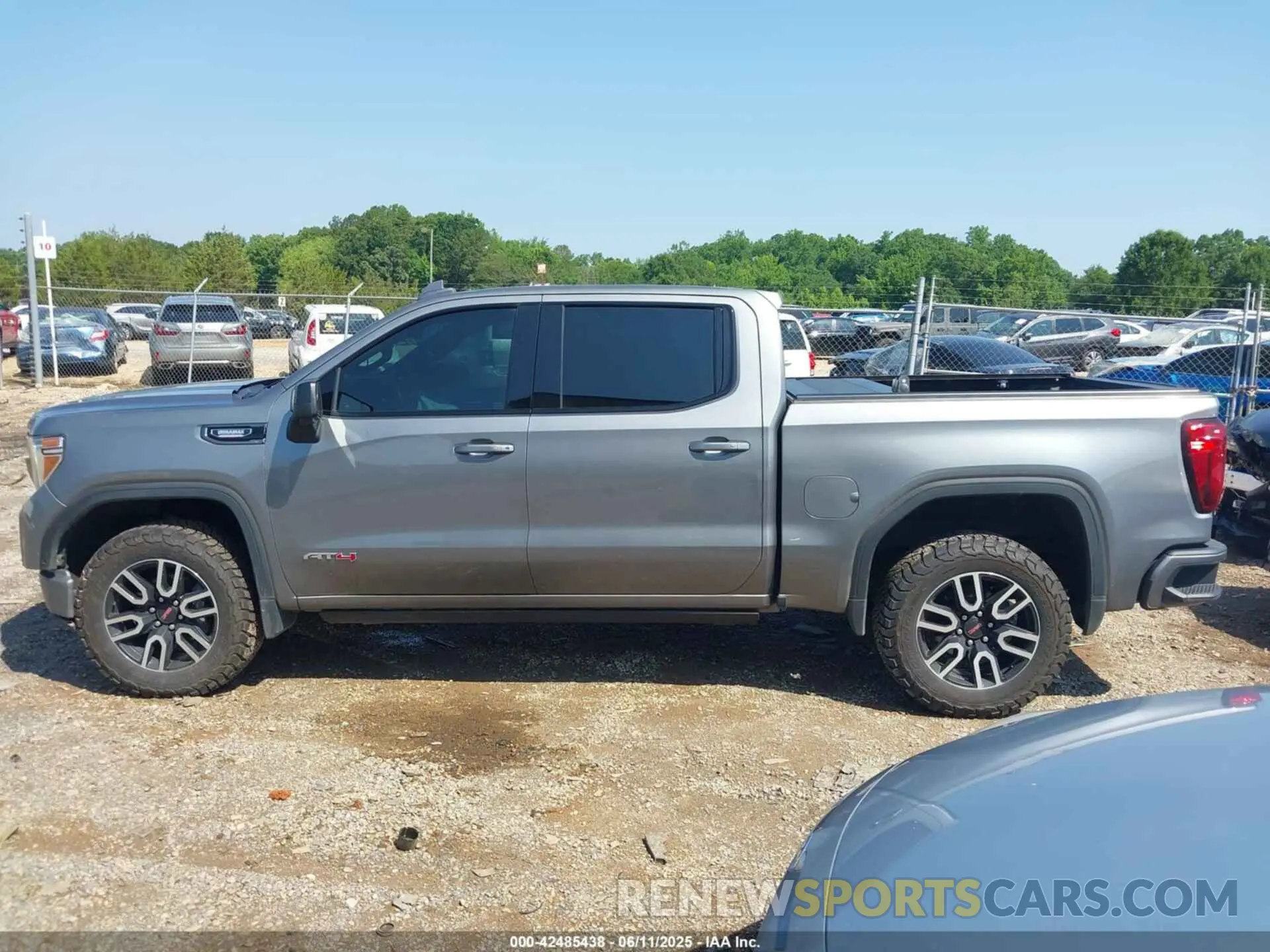 14 Photograph of a damaged car 3GTU9EET3MG431831 GMC SIERRA 1500 2021