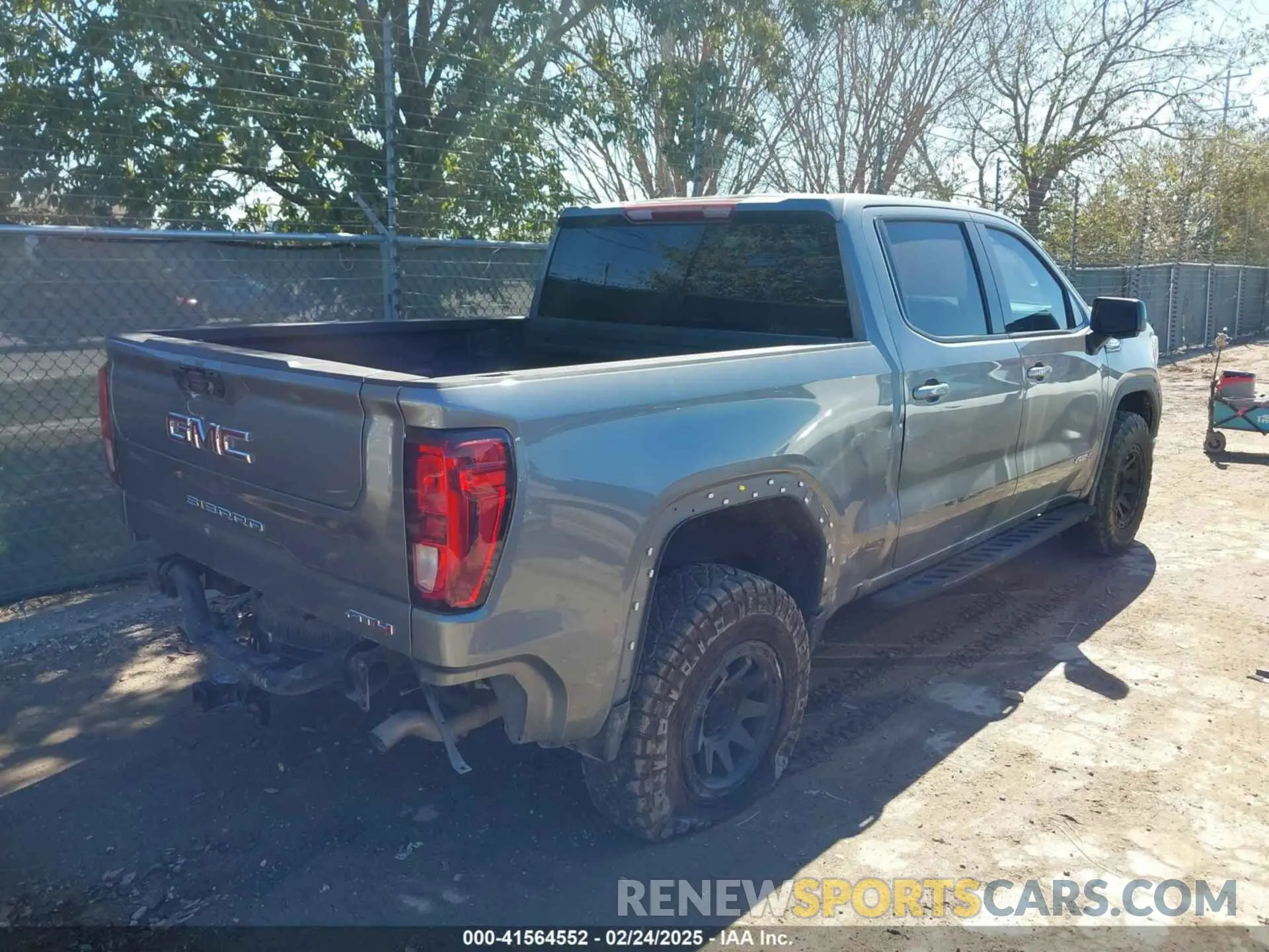 4 Photograph of a damaged car 3GTU9EET9MG410661 GMC SIERRA 1500 2021