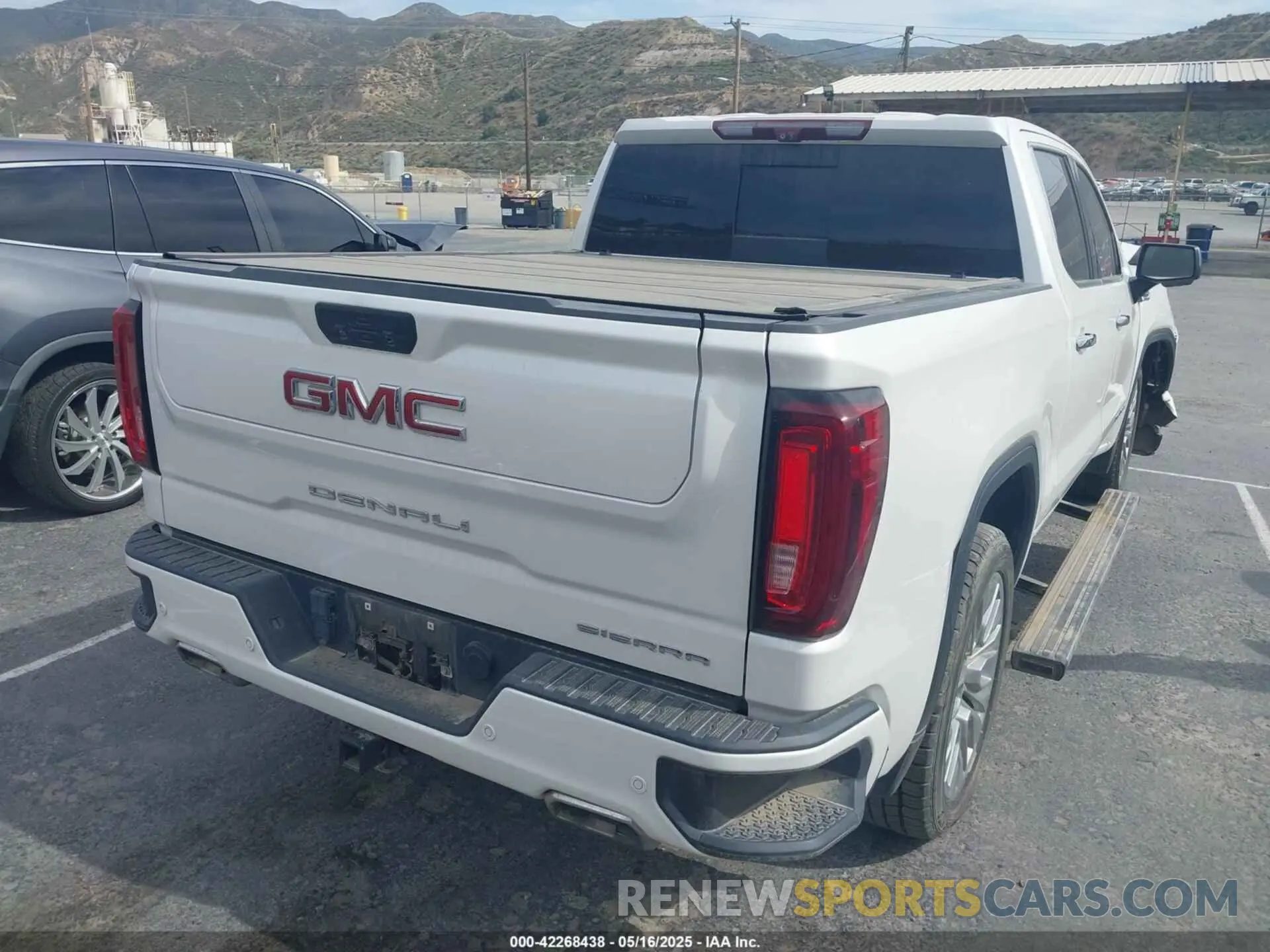 4 Photograph of a damaged car 3GTU9FEL1MG349215 GMC SIERRA 1500 2021