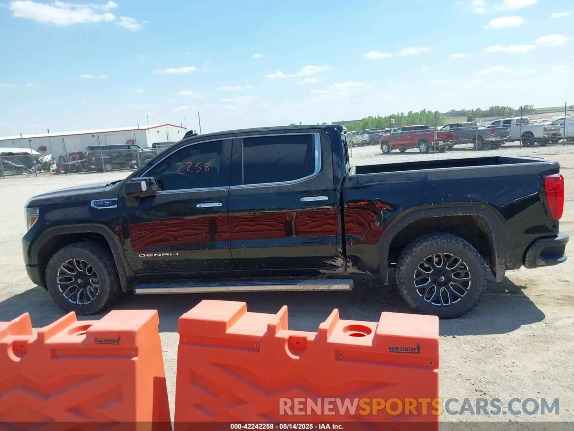 14 Photograph of a damaged car 3GTU9FEL2MG103368 GMC SIERRA 1500 2021