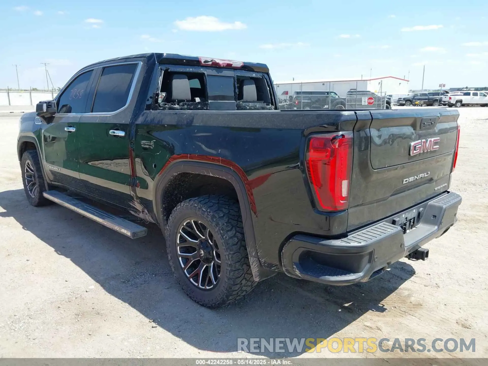 3 Photograph of a damaged car 3GTU9FEL2MG103368 GMC SIERRA 1500 2021