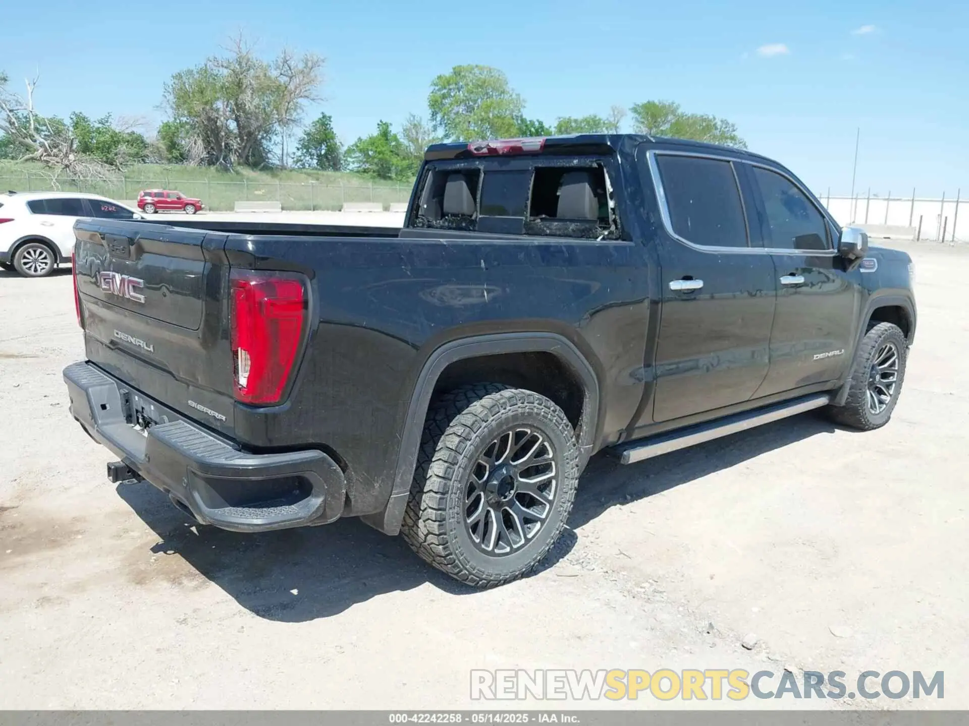 4 Photograph of a damaged car 3GTU9FEL2MG103368 GMC SIERRA 1500 2021