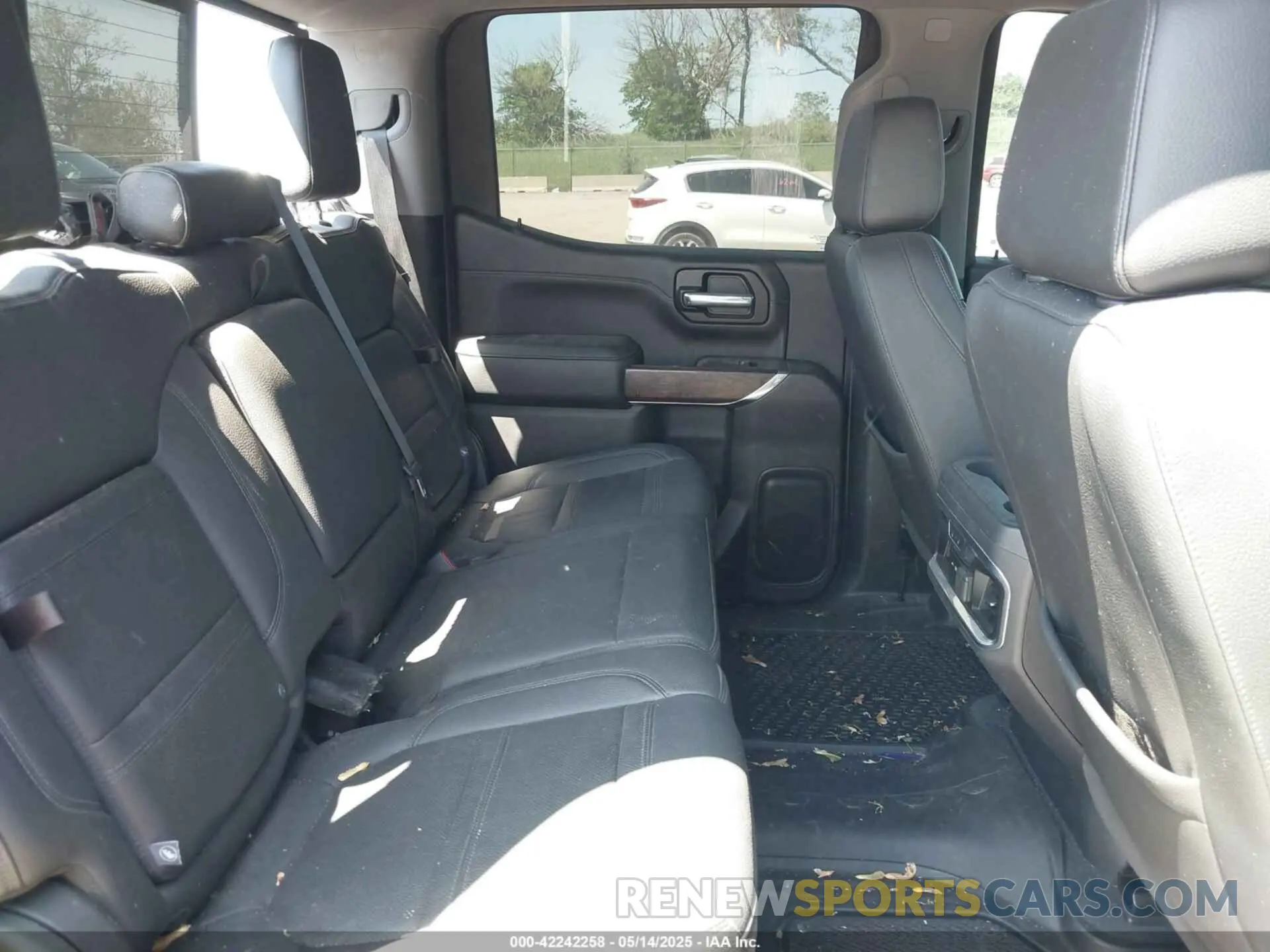 8 Photograph of a damaged car 3GTU9FEL2MG103368 GMC SIERRA 1500 2021