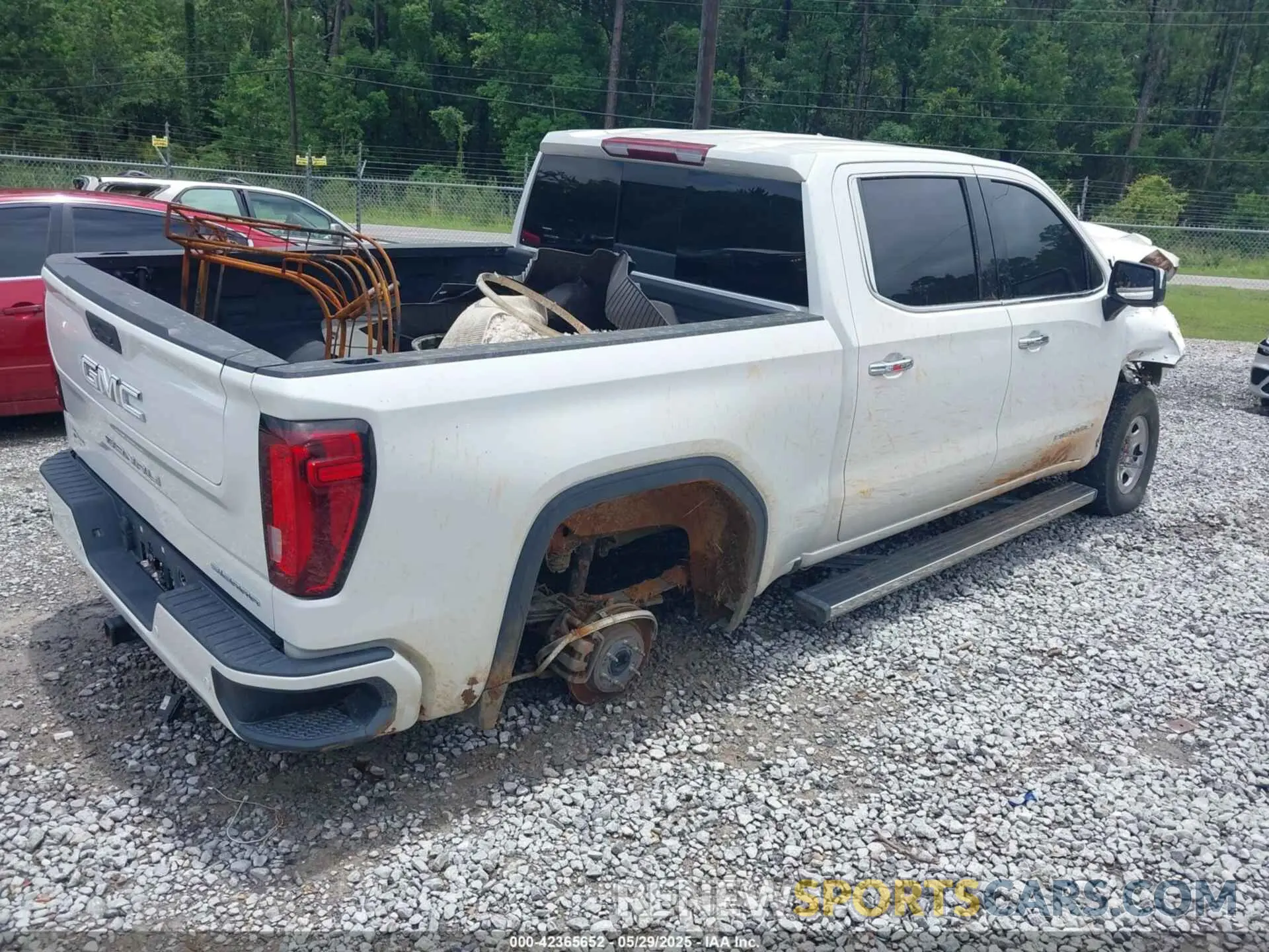 4 Photograph of a damaged car 3GTU9FEL5MG452492 GMC SIERRA 1500 2021