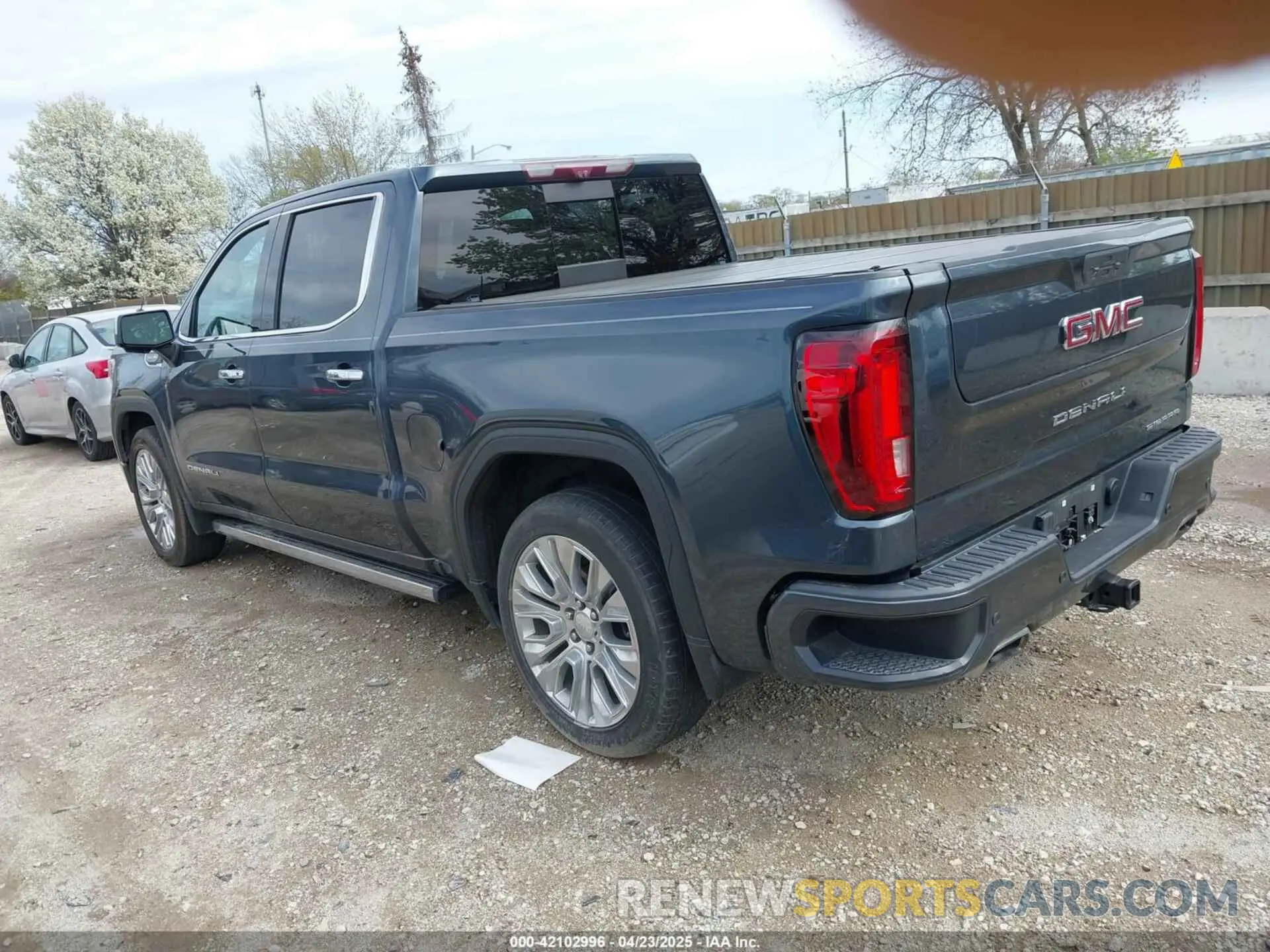 3 Photograph of a damaged car 3GTU9FEL6MG186027 GMC SIERRA 1500 2021