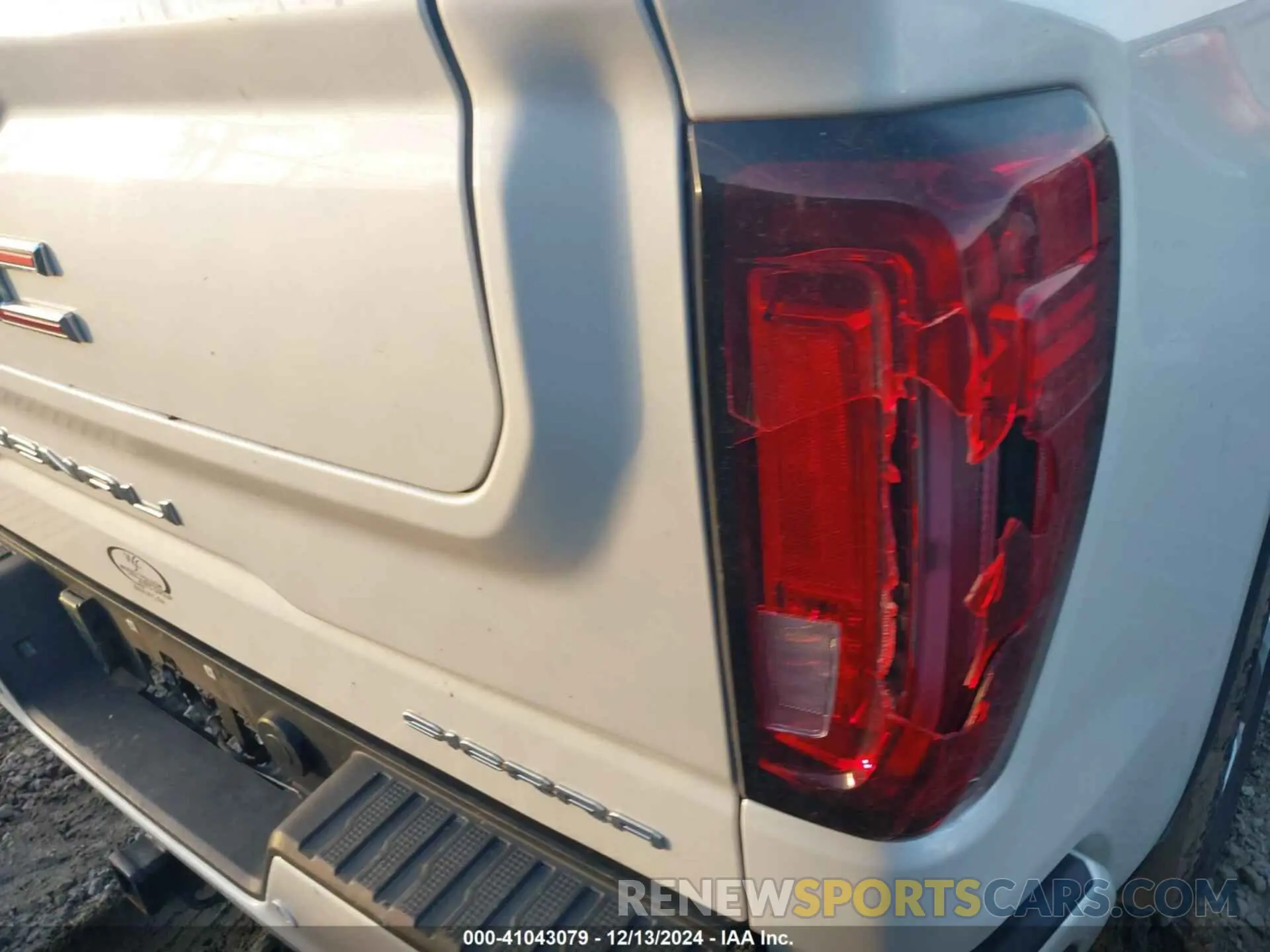 11 Photograph of a damaged car 3GTU9FET7MG349011 GMC SIERRA 1500 2021