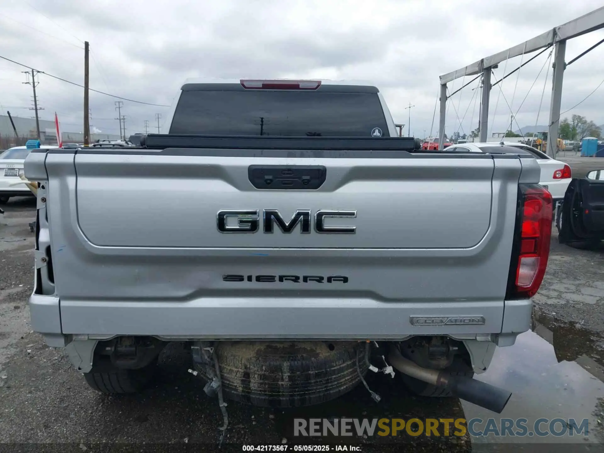 17 Photograph of a damaged car 1GTPHCED9NZ577469 GMC SIERRA 1500 2022