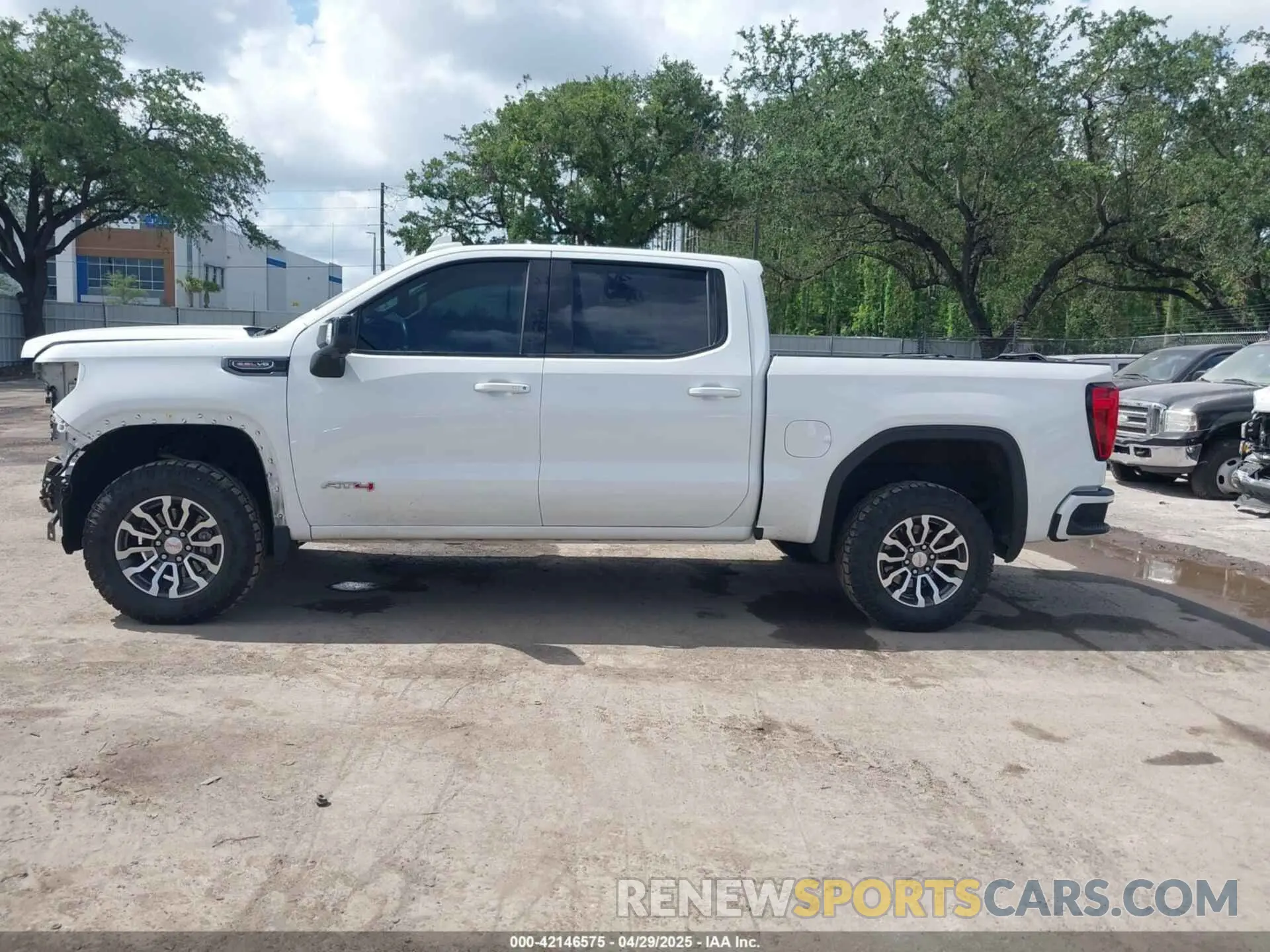 14 Photograph of a damaged car 1GTPUEEL2NZ523557 GMC SIERRA 1500 2022