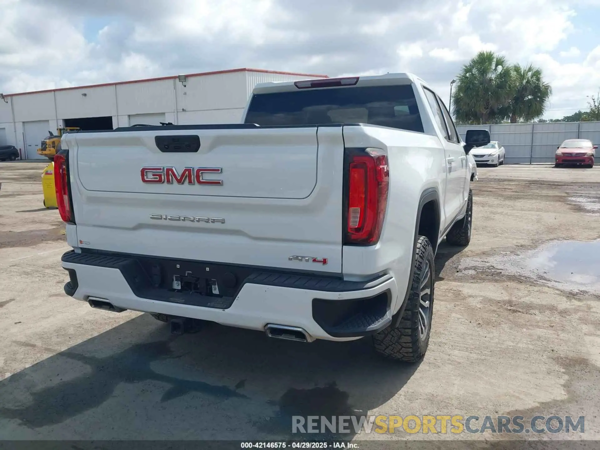 4 Photograph of a damaged car 1GTPUEEL2NZ523557 GMC SIERRA 1500 2022