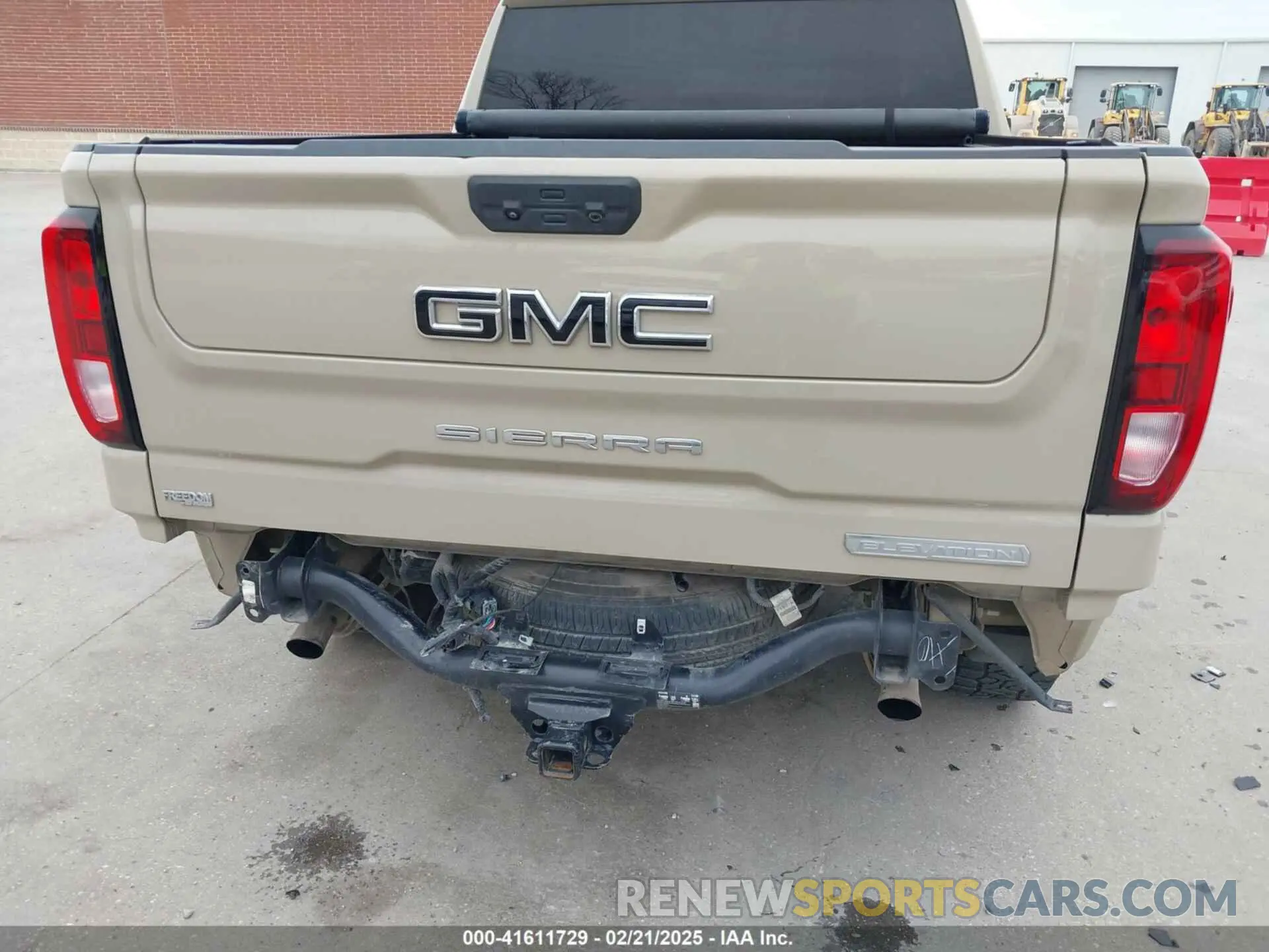 19 Photograph of a damaged car 1GTUUCED5NZ604780 GMC SIERRA 1500 2022