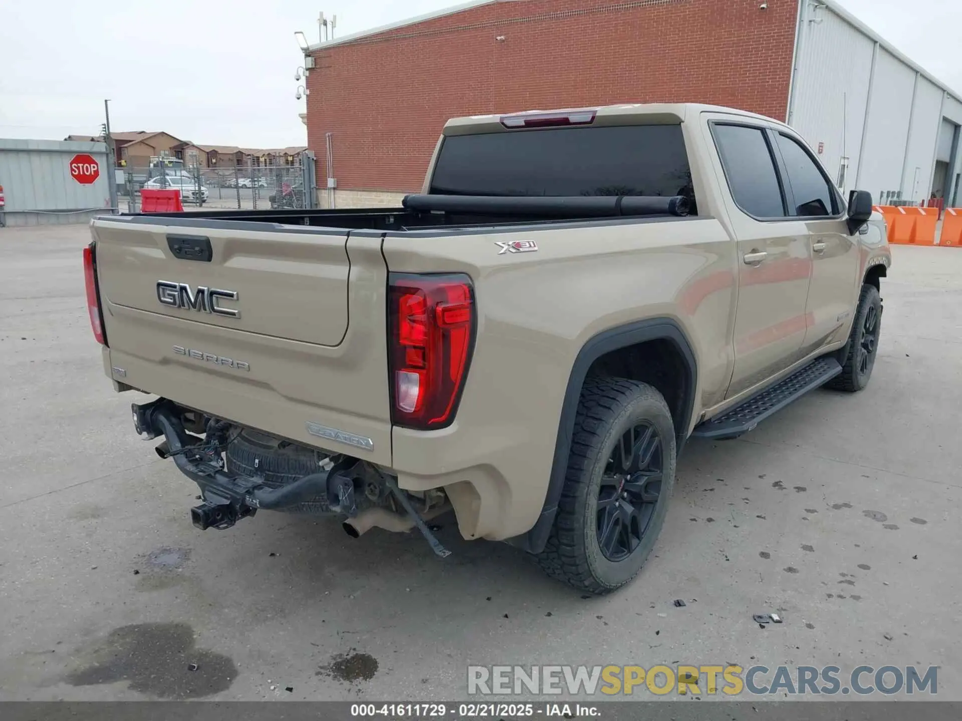 4 Photograph of a damaged car 1GTUUCED5NZ604780 GMC SIERRA 1500 2022