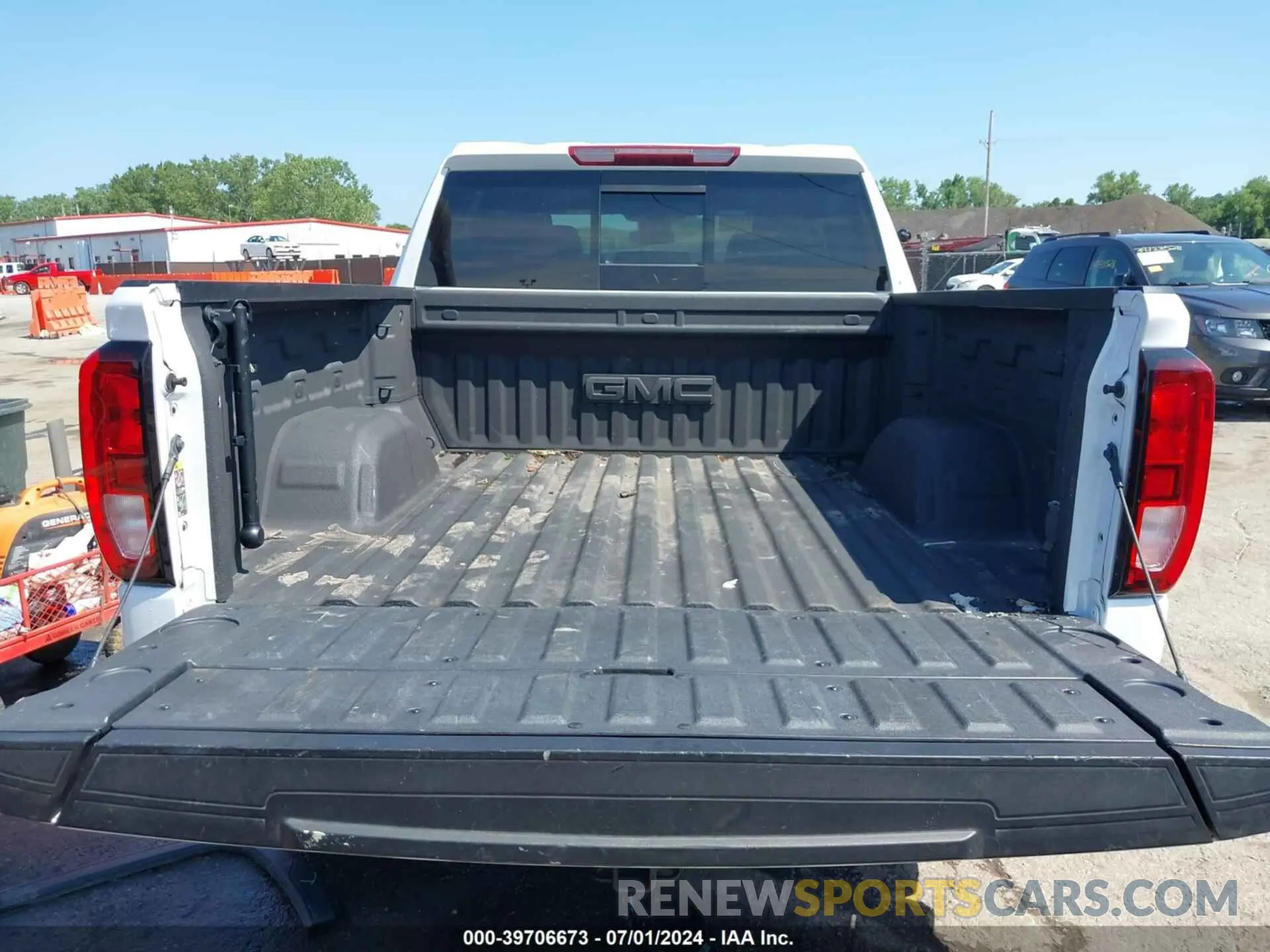 12 Photograph of a damaged car 1GTUUCED6NZ530401 GMC SIERRA 1500 2022