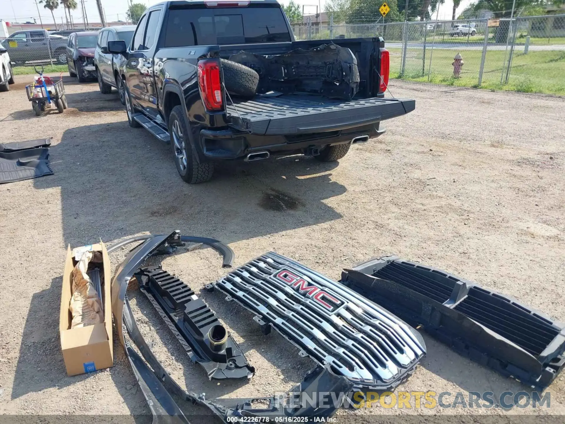 12 Photograph of a damaged car 1GTUUDED1NZ646000 GMC SIERRA 1500 2022
