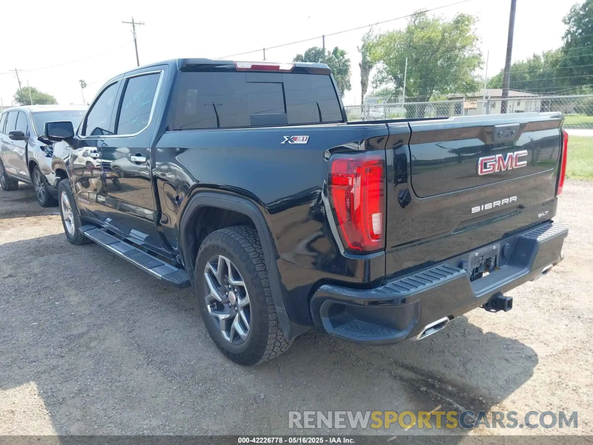 3 Photograph of a damaged car 1GTUUDED1NZ646000 GMC SIERRA 1500 2022