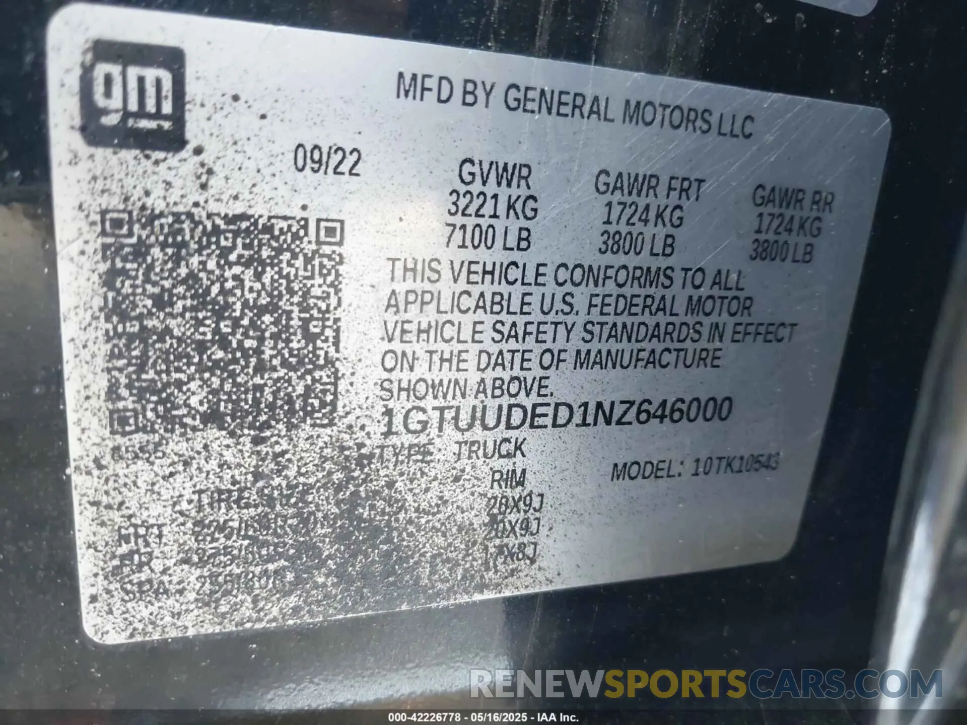 9 Photograph of a damaged car 1GTUUDED1NZ646000 GMC SIERRA 1500 2022