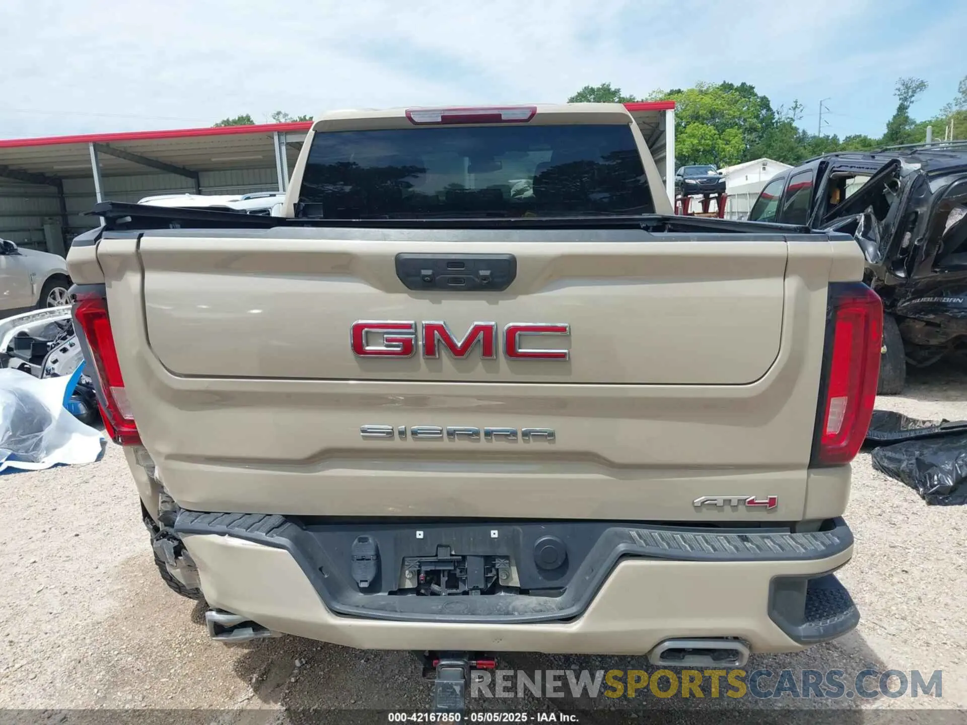 17 Photograph of a damaged car 1GTUUEET3NZ611472 GMC SIERRA 1500 2022