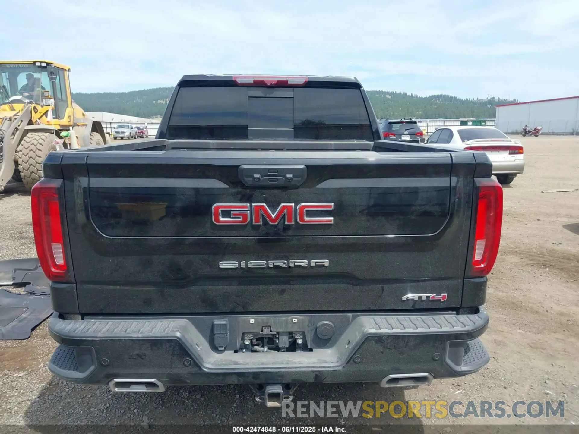 16 Photograph of a damaged car 1GTUUEET4NZ582967 GMC SIERRA 1500 2022