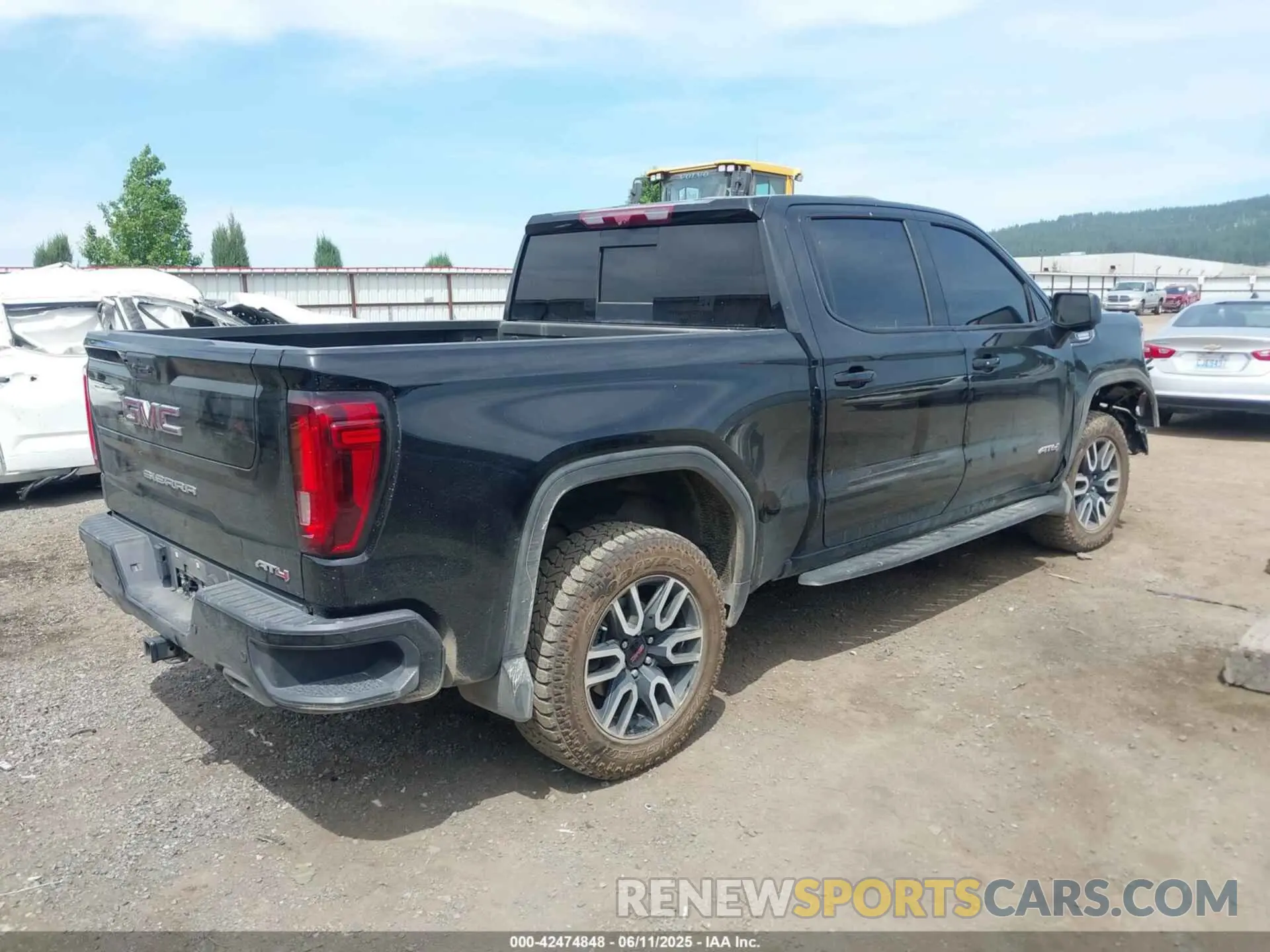 4 Photograph of a damaged car 1GTUUEET4NZ582967 GMC SIERRA 1500 2022
