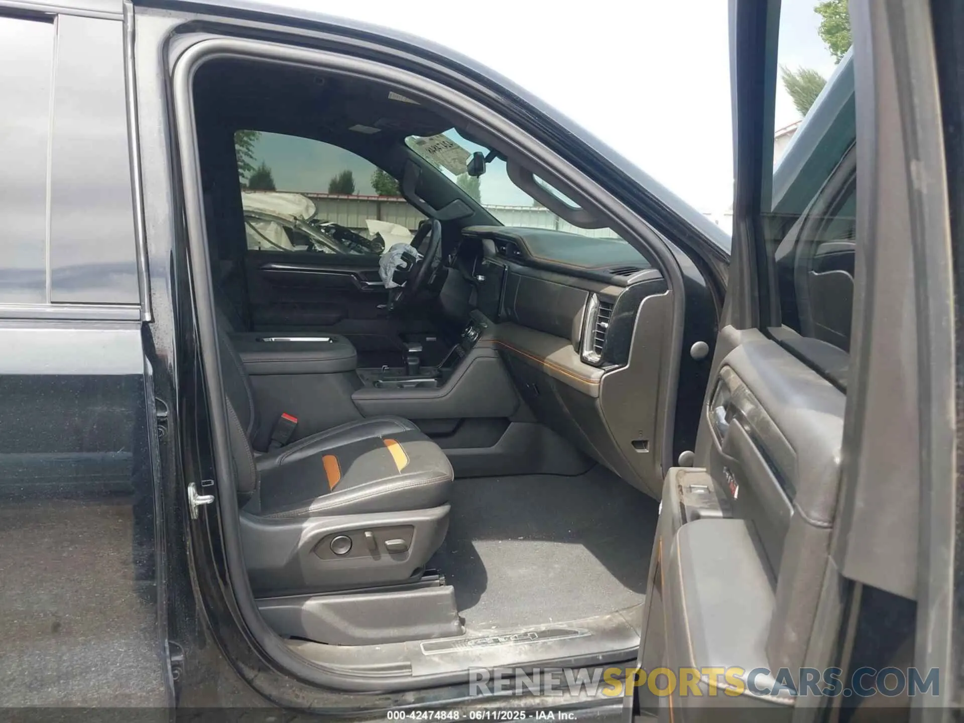 5 Photograph of a damaged car 1GTUUEET4NZ582967 GMC SIERRA 1500 2022
