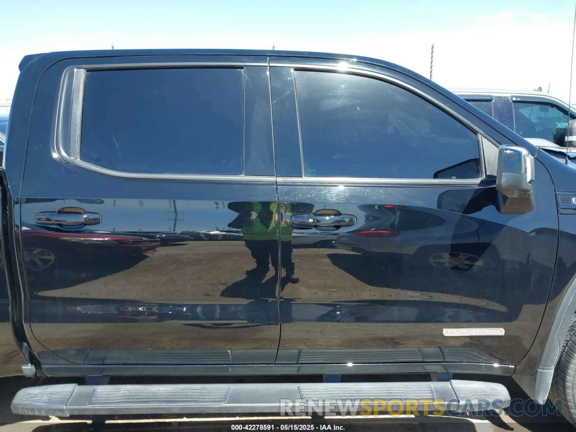 13 Photograph of a damaged car 3GTPHCEDXNG525803 GMC SIERRA 1500 2022