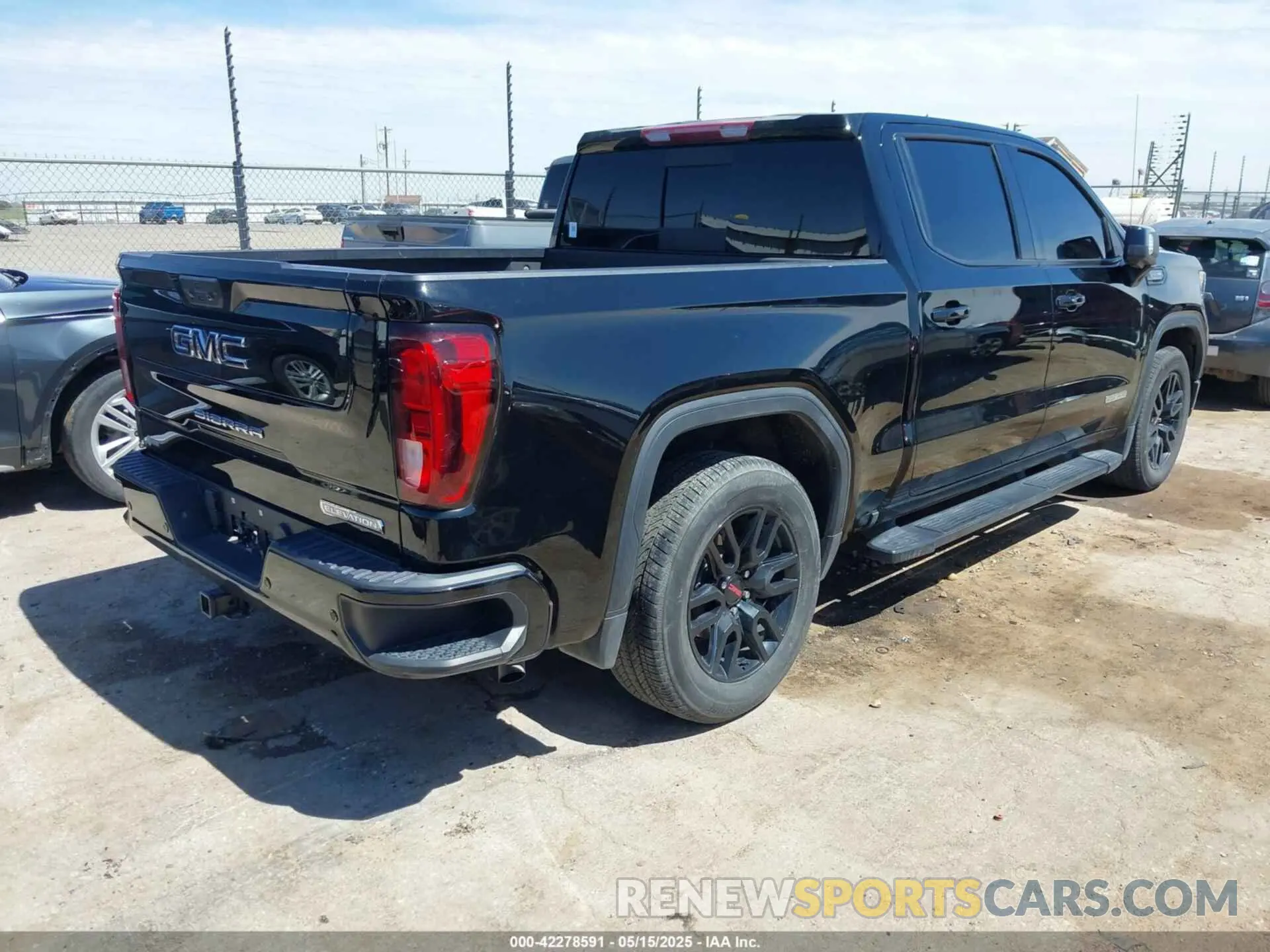 4 Photograph of a damaged car 3GTPHCEDXNG525803 GMC SIERRA 1500 2022