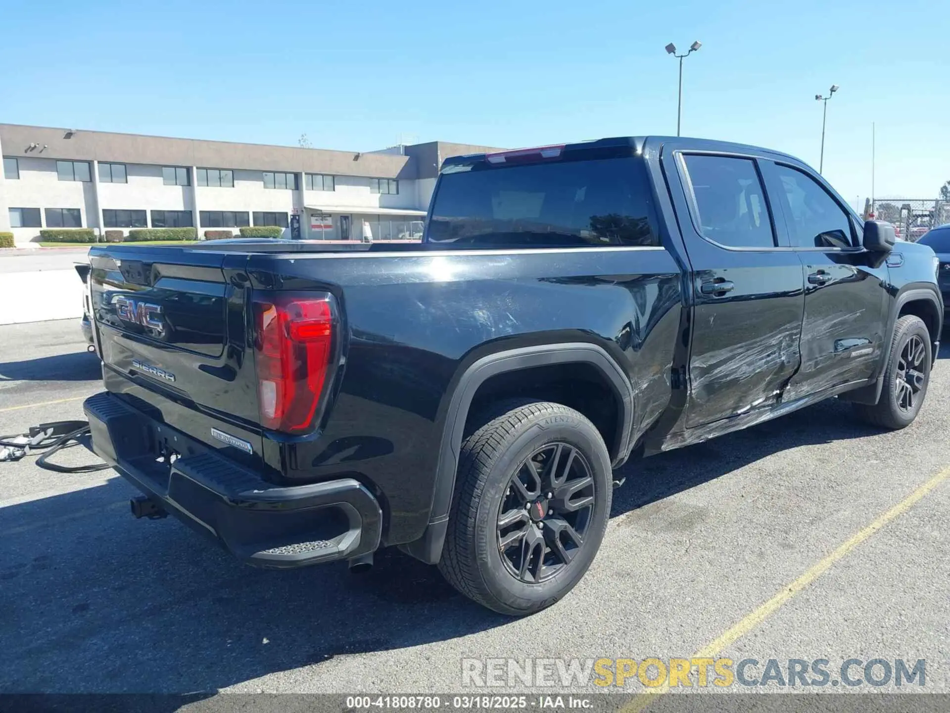 4 Photograph of a damaged car 3GTPHCEK9NG621923 GMC SIERRA 1500 2022