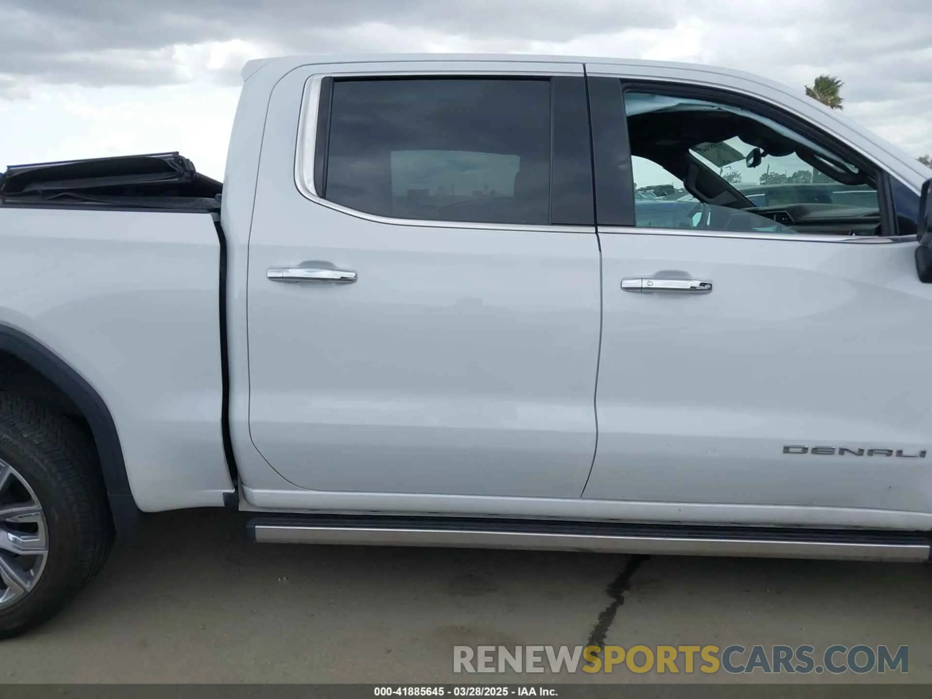 14 Photograph of a damaged car 3GTPHGEDXNG686286 GMC SIERRA 1500 2022