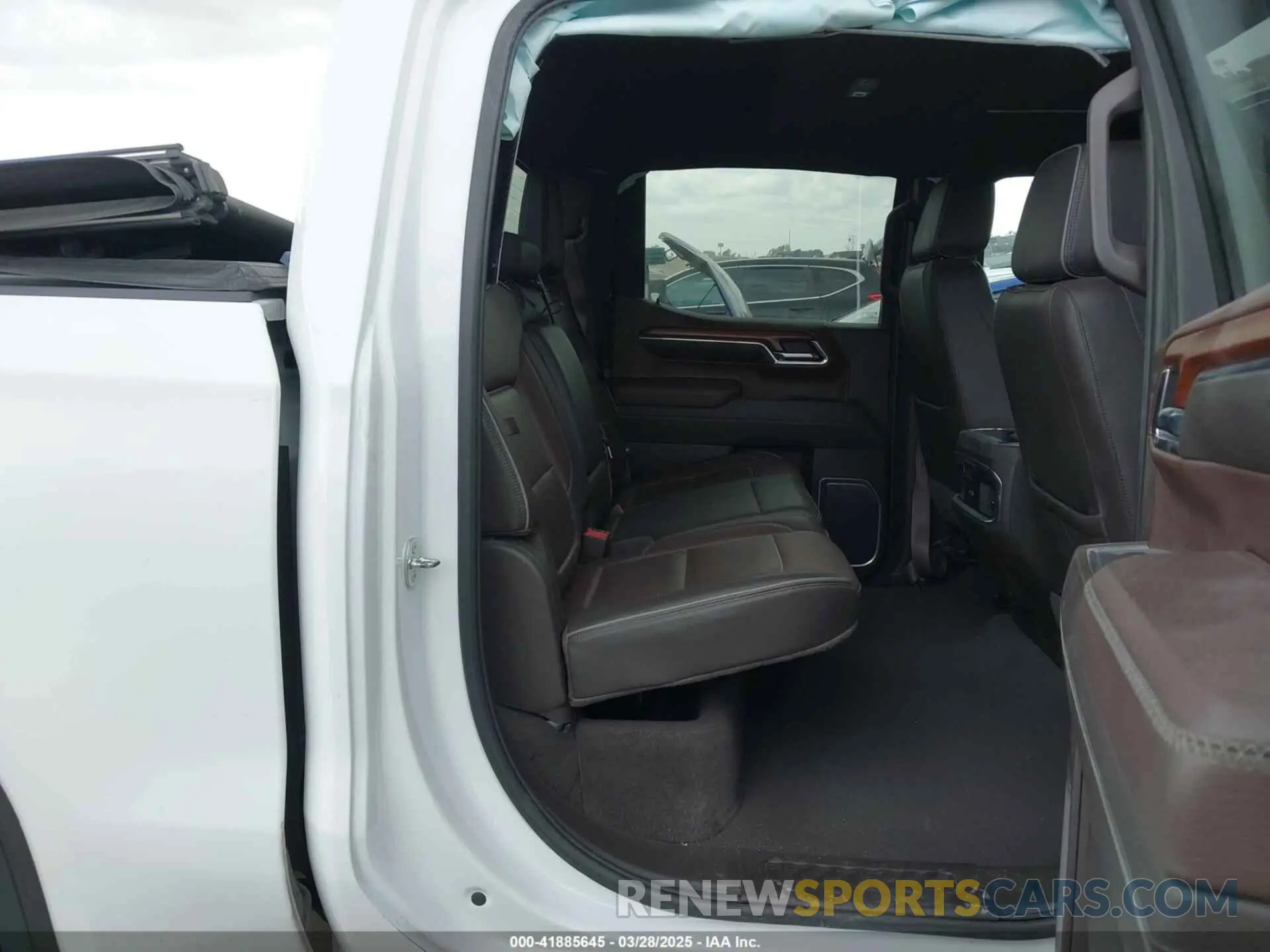 8 Photograph of a damaged car 3GTPHGEDXNG686286 GMC SIERRA 1500 2022