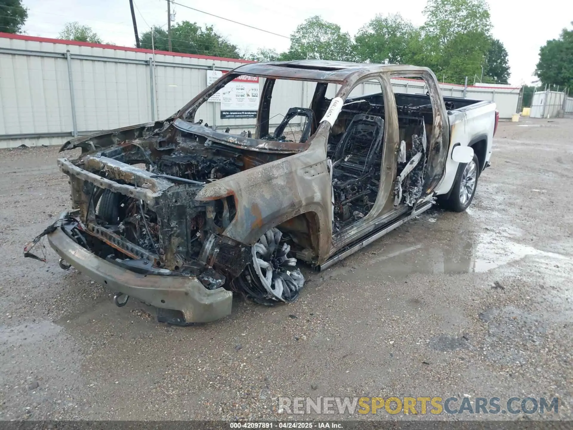 2 Photograph of a damaged car 3GTPHGET5NG613690 GMC SIERRA 1500 2022