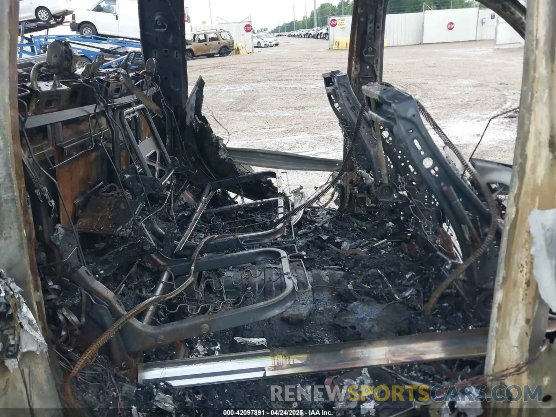8 Photograph of a damaged car 3GTPHGET5NG613690 GMC SIERRA 1500 2022