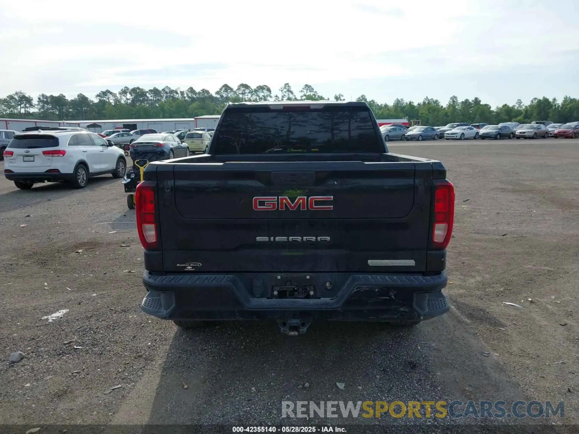 17 Photograph of a damaged car 3GTPUCEK1NG544010 GMC SIERRA 1500 2022