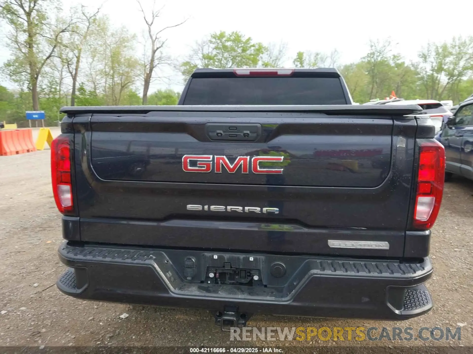 16 Photograph of a damaged car 3GTPUCEK1NG557680 GMC SIERRA 1500 2022