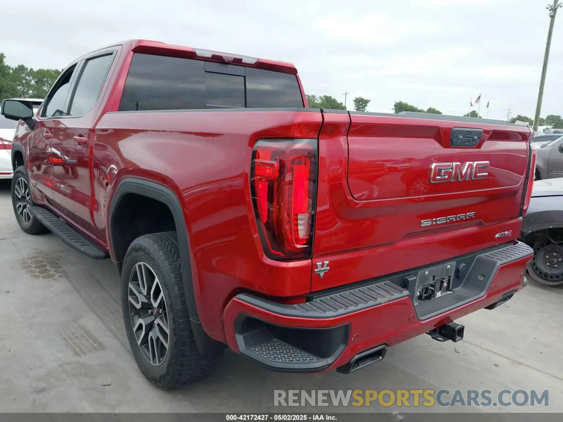 3 Photograph of a damaged car 3GTPUEEL2NG557157 GMC SIERRA 1500 2022